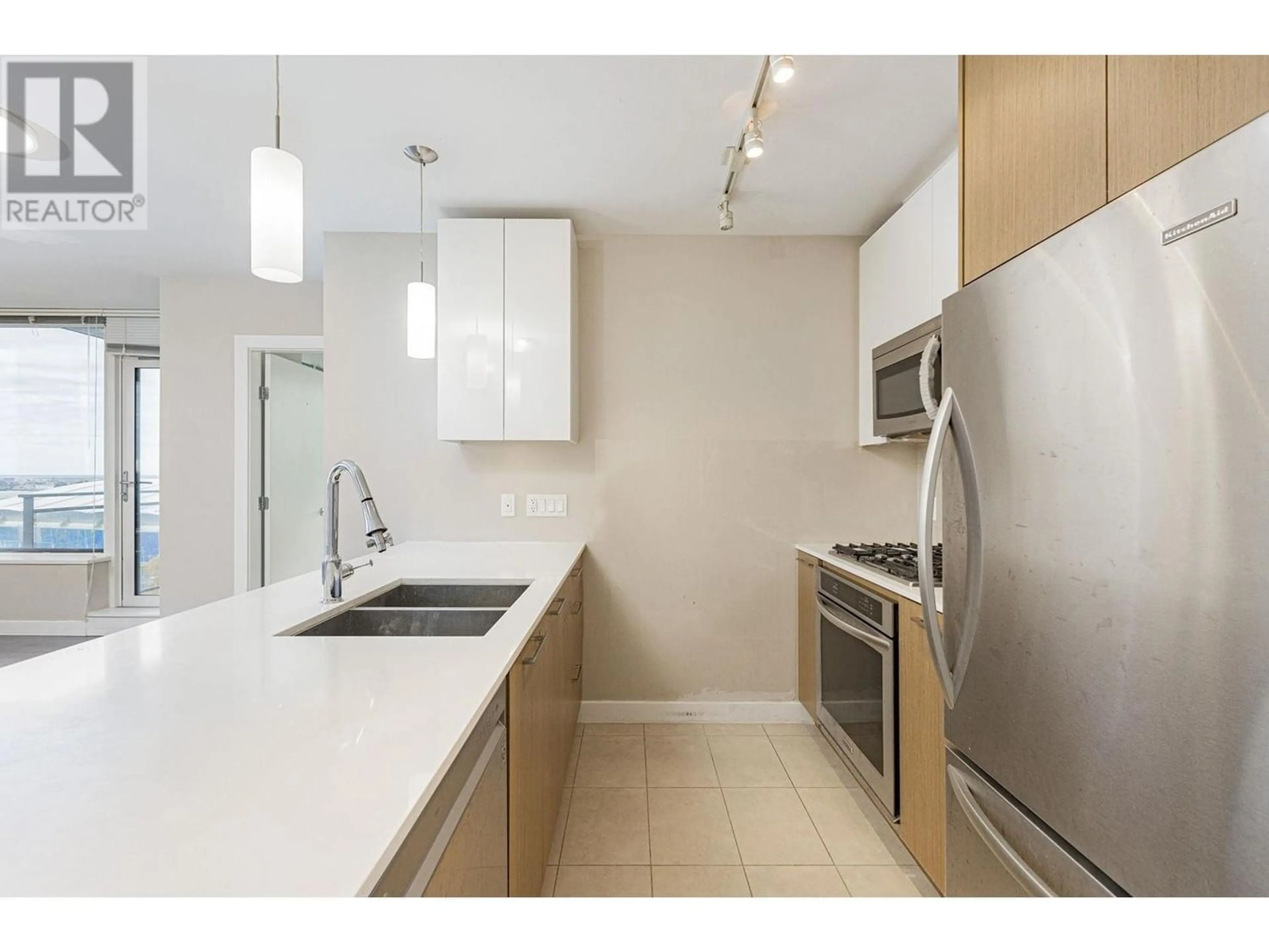 Standard kitchen for 1108 6951 ELMBRIDGE WAY, Richmond British Columbia V7C0A4