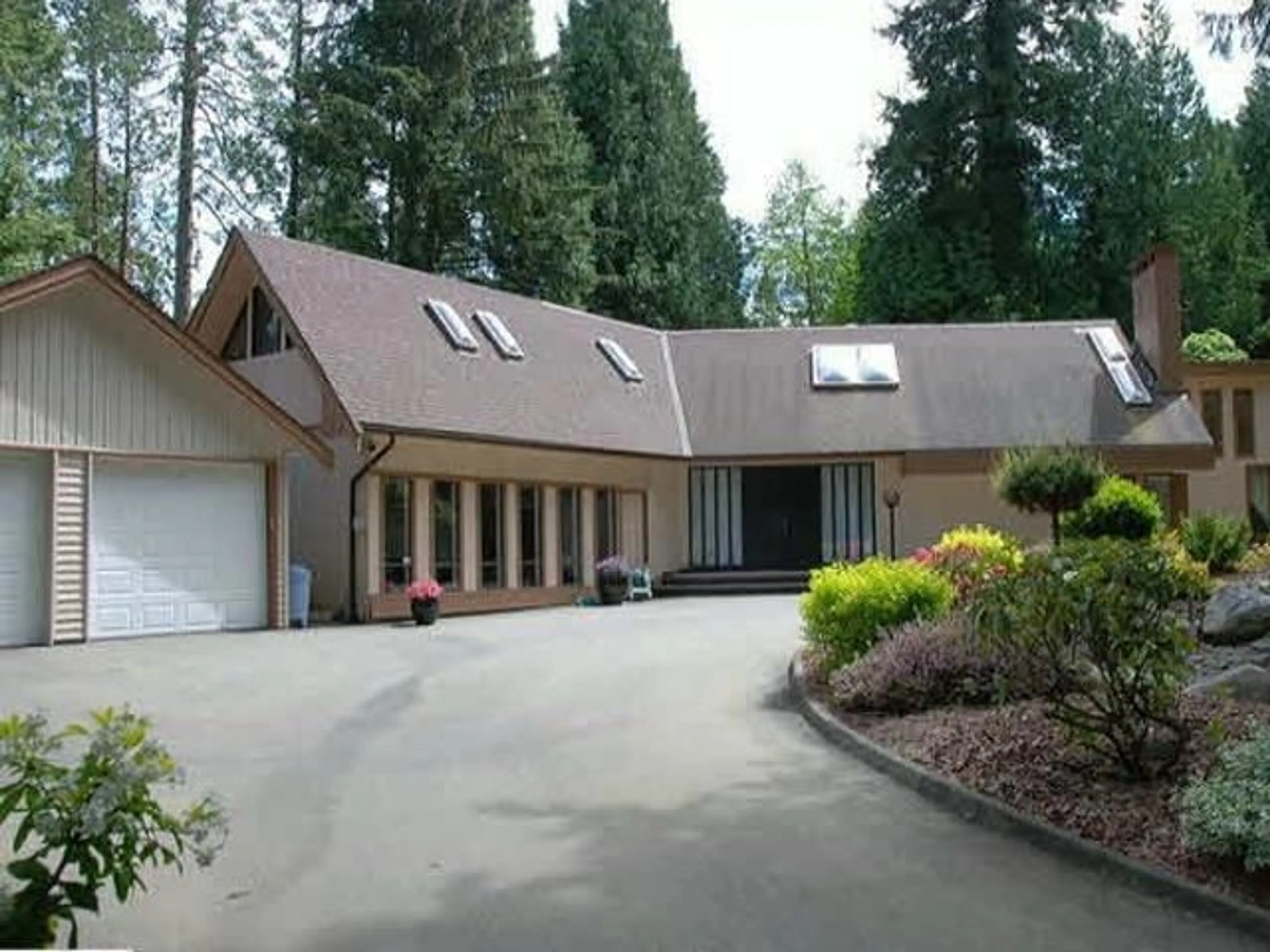 Frontside or backside of a home for 13478 WOODCREST DRIVE, Surrey British Columbia V4P1W6