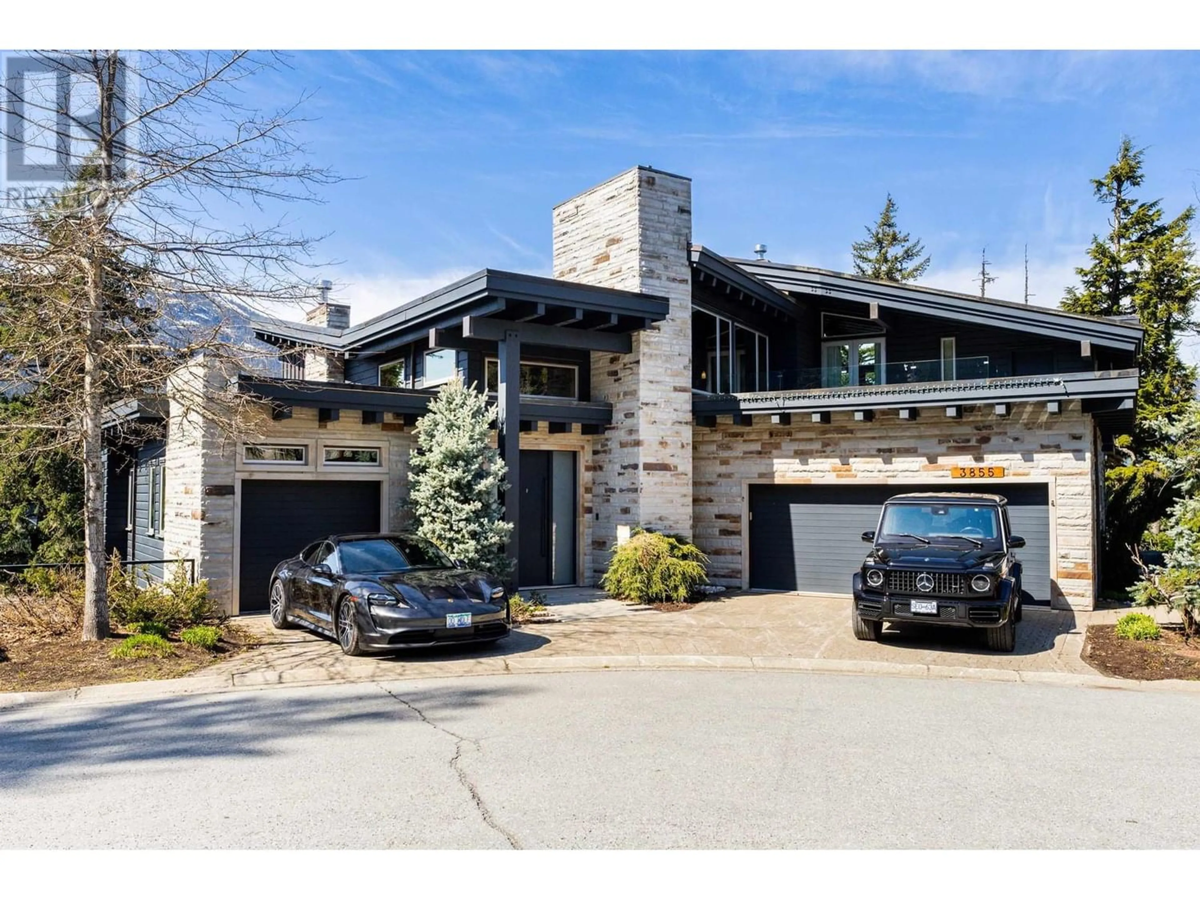 Indoor foyer for 3855 SUNRIDGE COURT, Whistler British Columbia V8E0W1