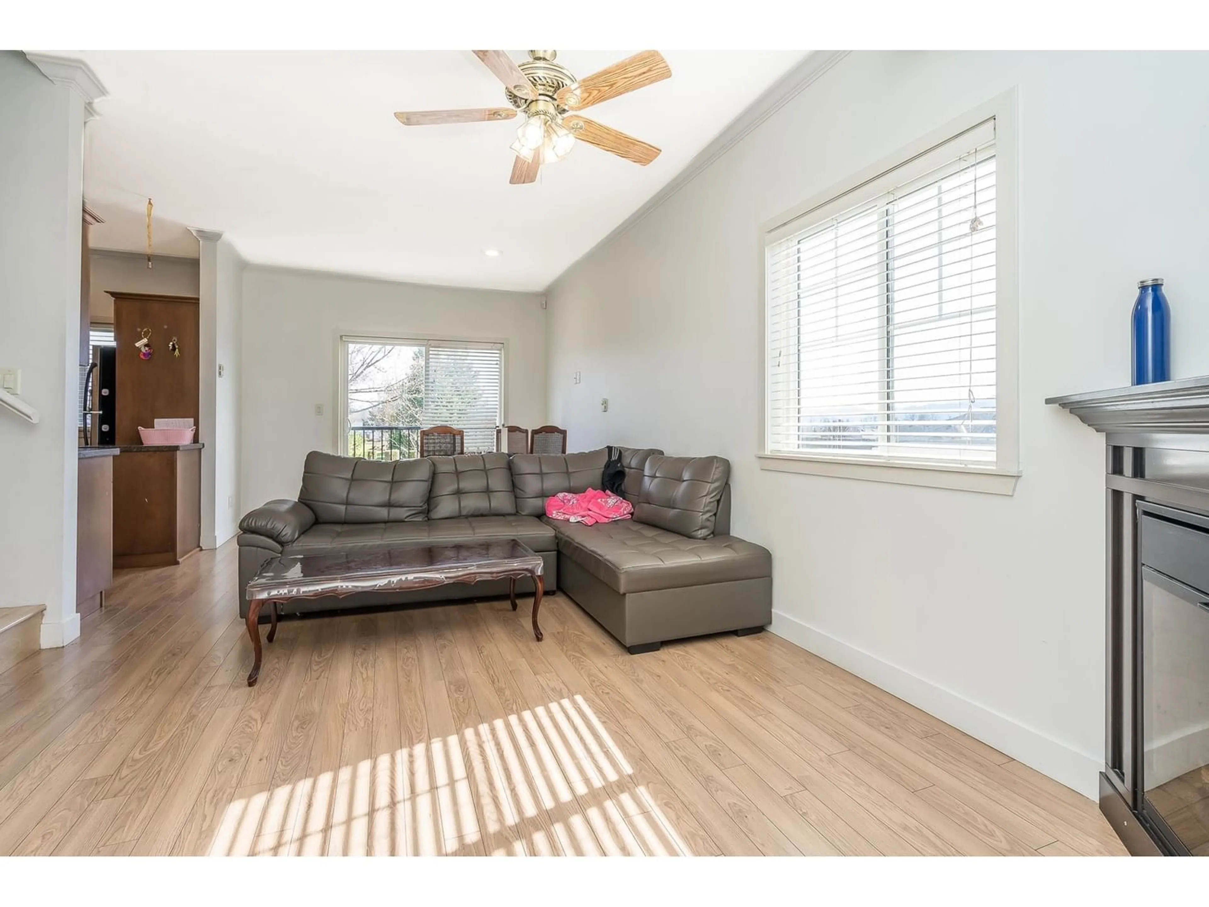 Living room for 27 31235 UPPER MACLURE ROAD, Abbotsford British Columbia V2T0B2