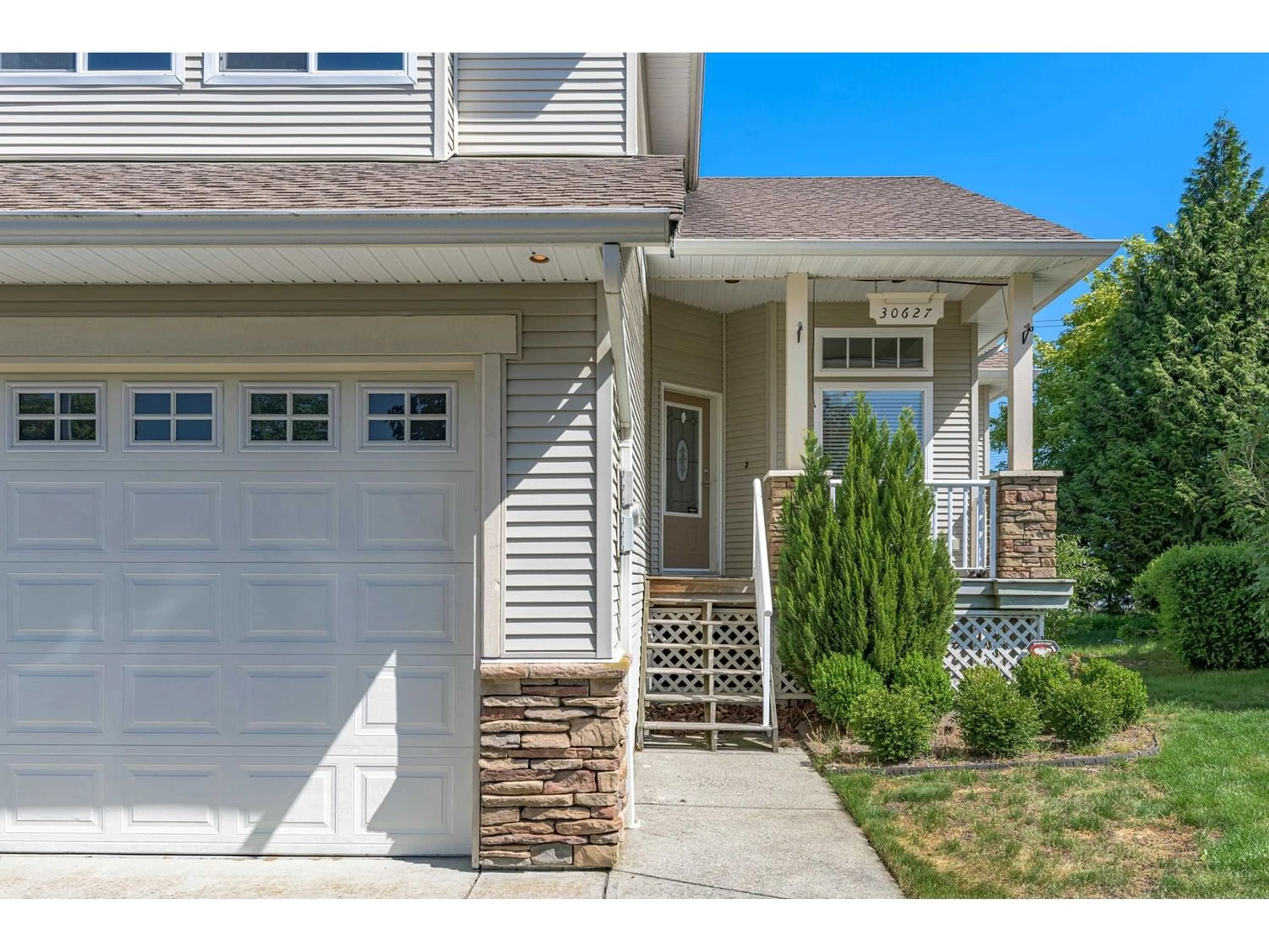 Frontside or backside of a home for 30627 CRESTVIEW CRESCENT, Abbotsford British Columbia V2T6T5