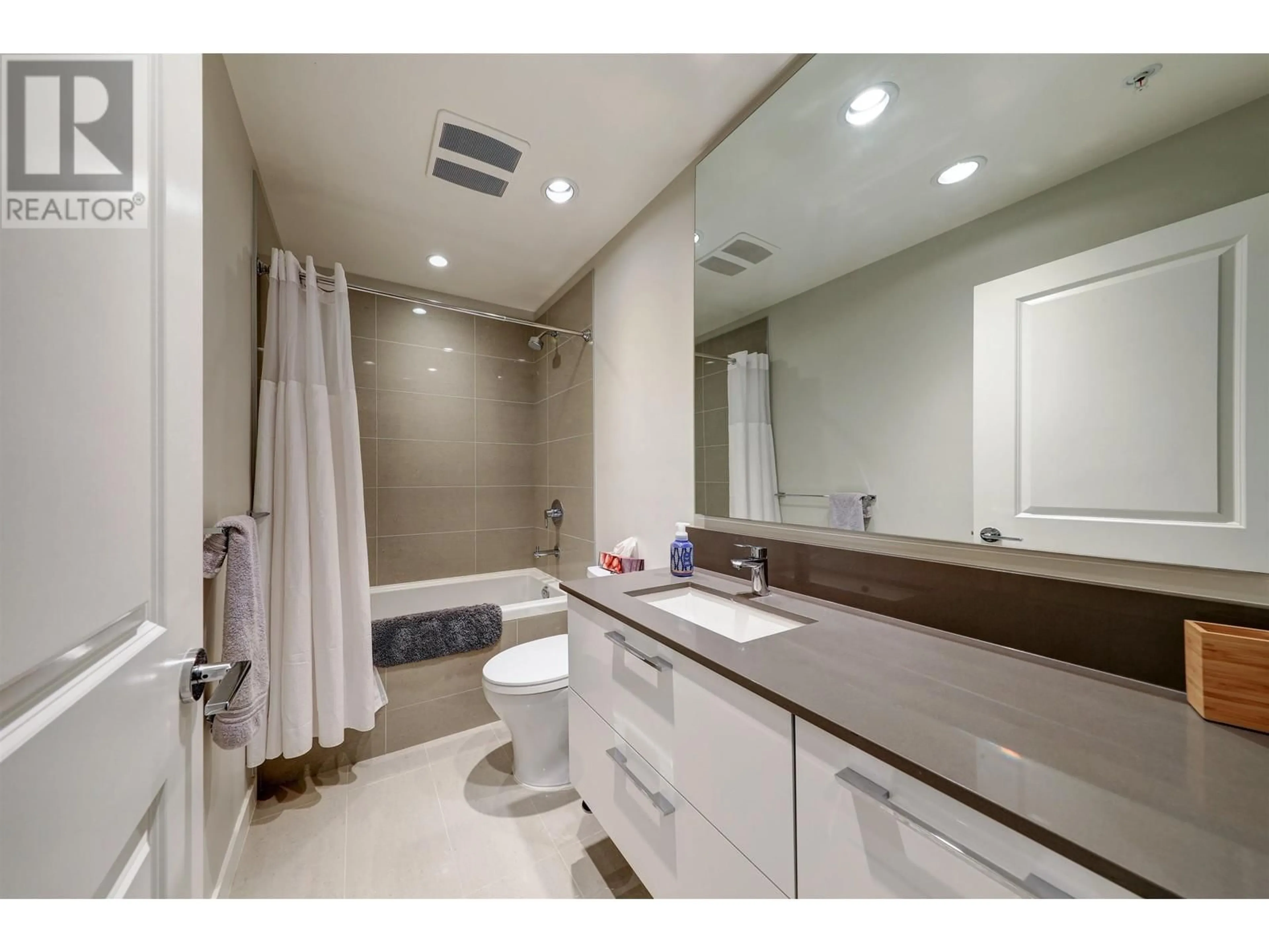 Standard bathroom, ceramic/tile floor for 403 - 3487 BINNING ROAD, Vancouver British Columbia V6S0K8