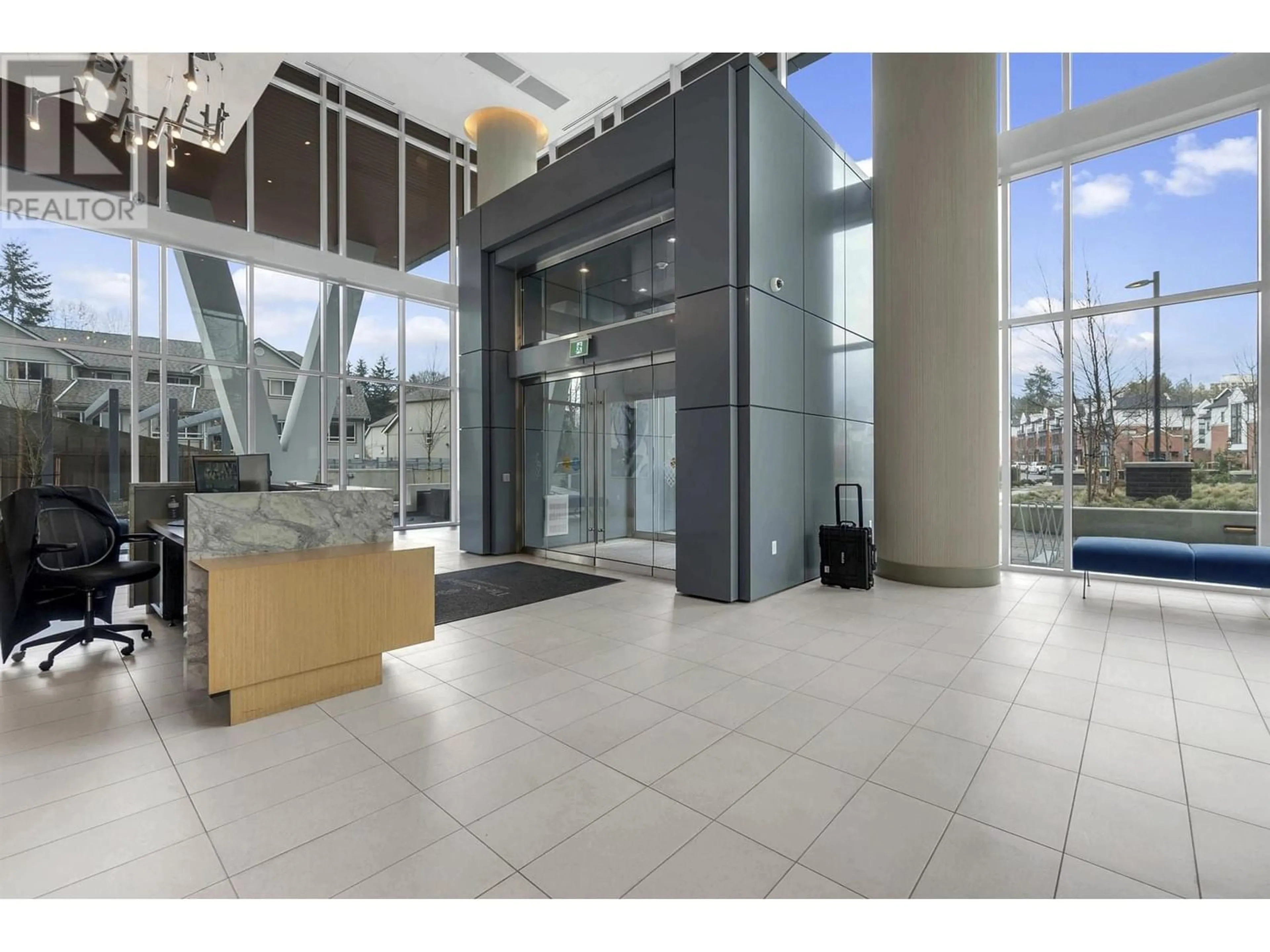 Indoor lobby for 1405 200 KLAHANIE COURT, West Vancouver British Columbia V7P0E4