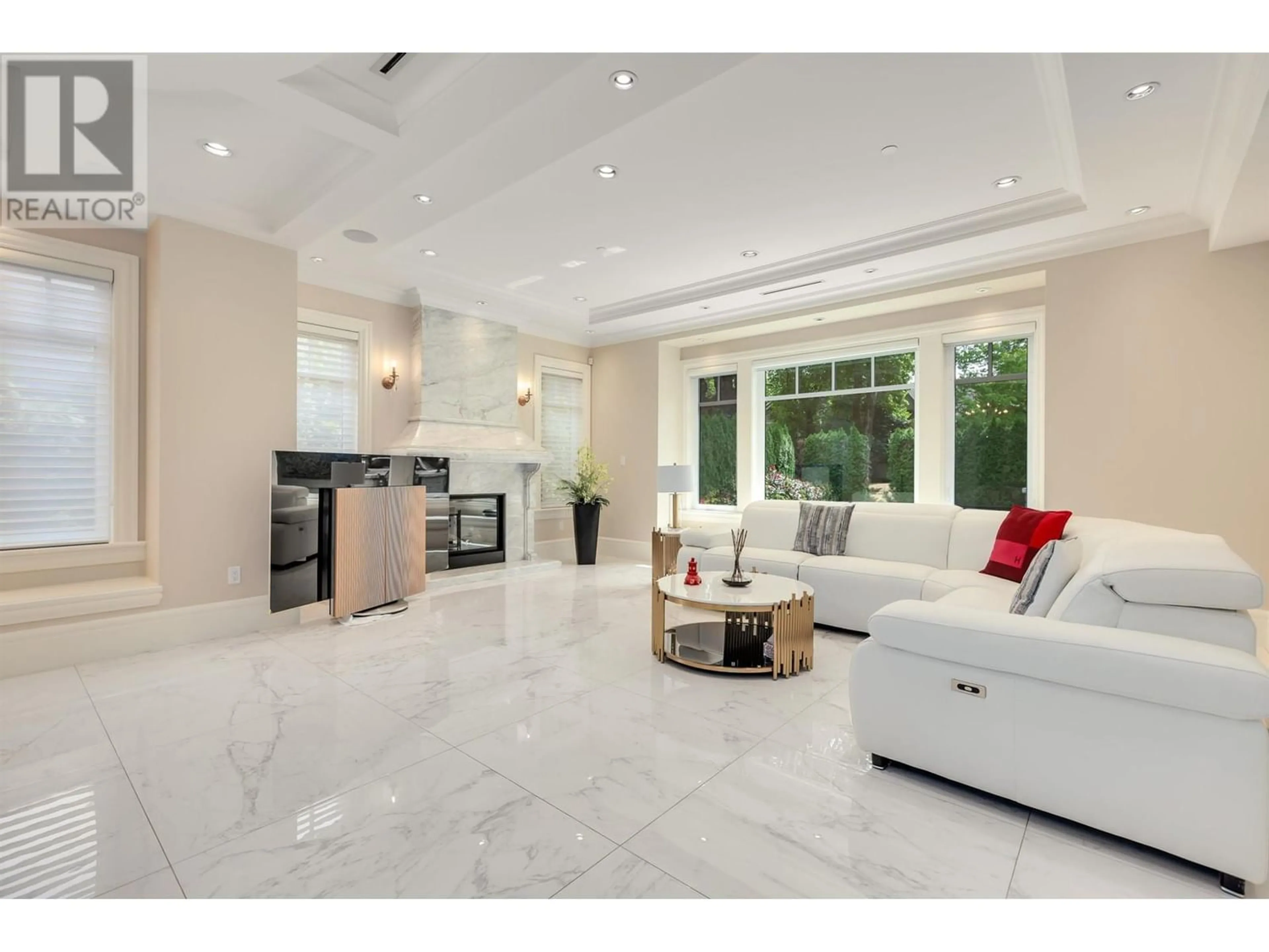 Living room, ceramic floors for 1335 W 26TH AVENUE, Vancouver British Columbia V6H2B2