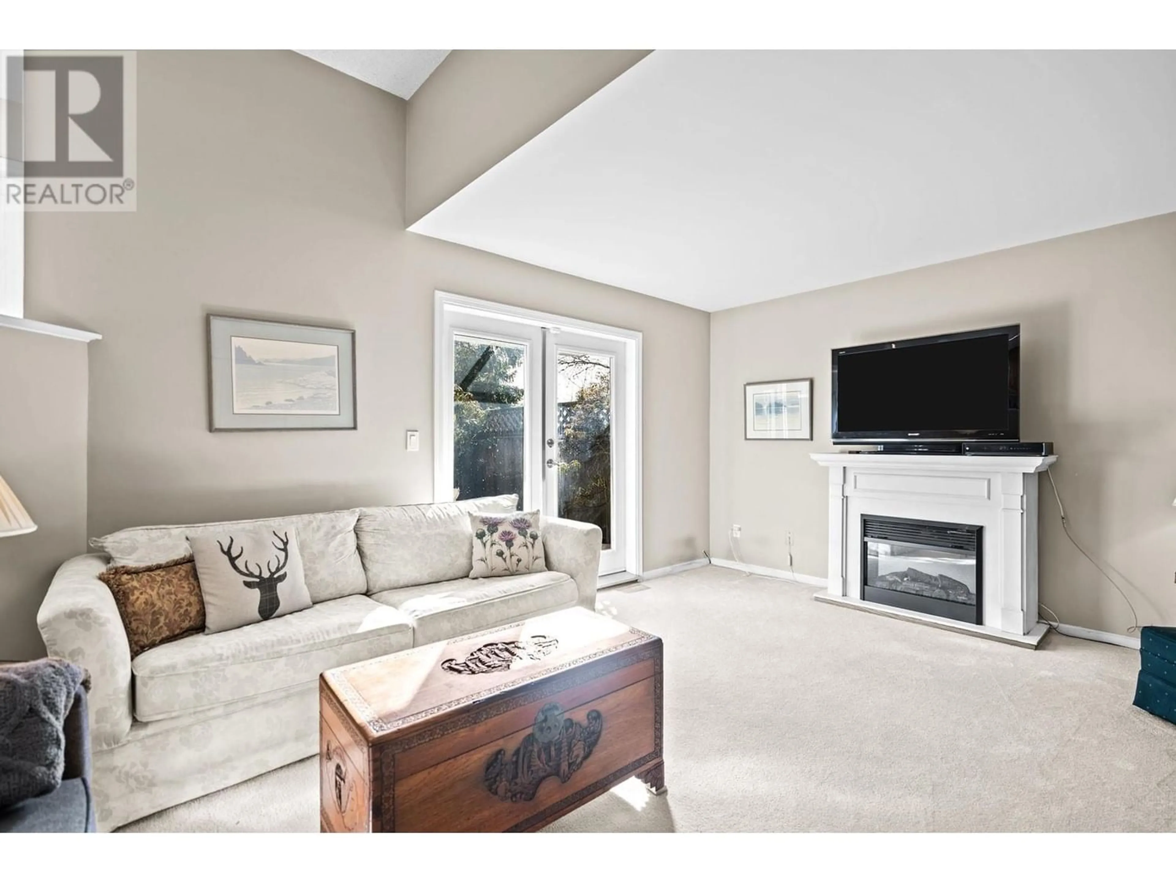 Living room for 7844 MARCHWOOD PLACE, Vancouver British Columbia V5S4A6