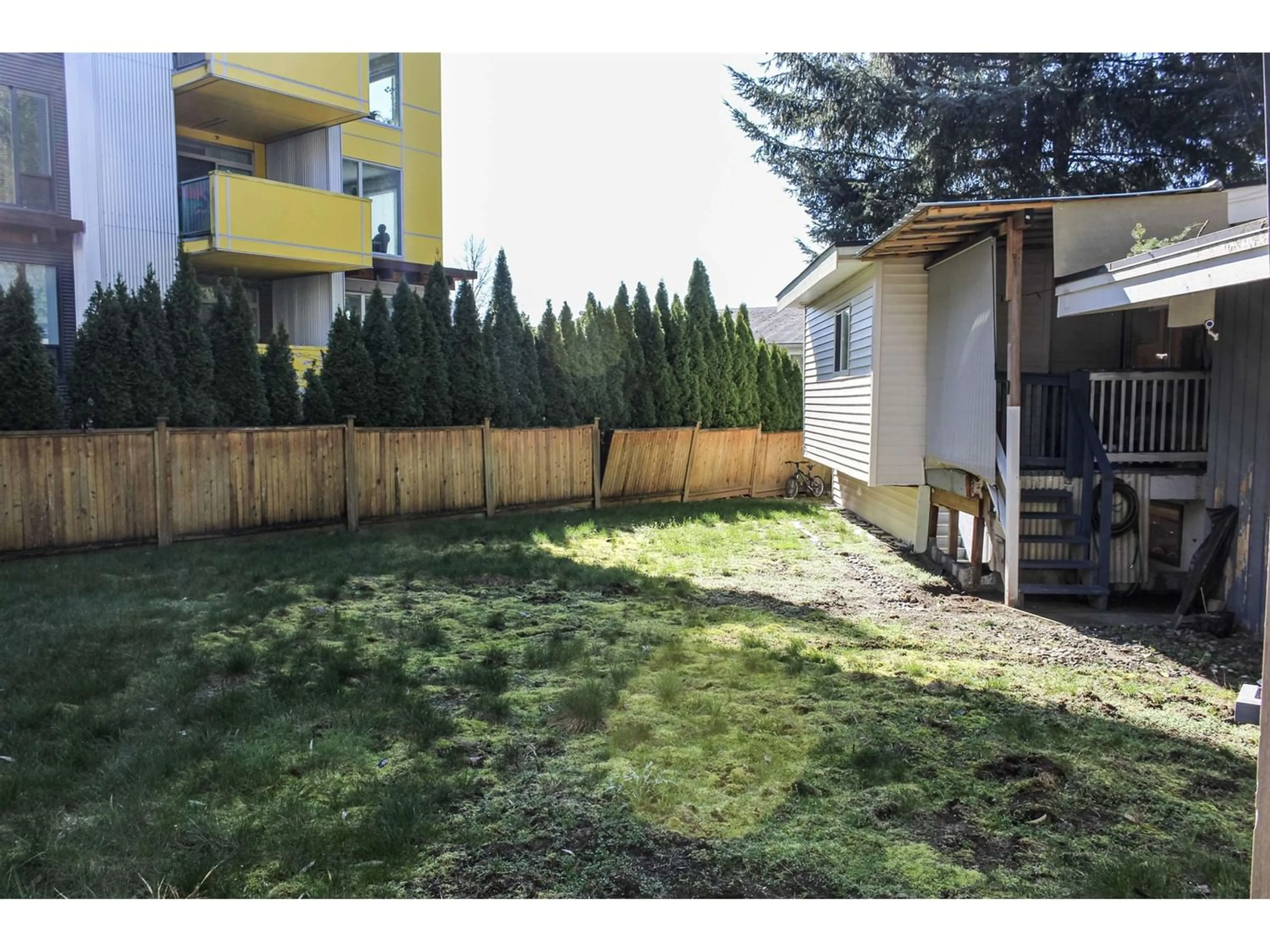 Fenced yard for 2558 LAKEVIEW CRESCENT, Abbotsford British Columbia V2S3A9
