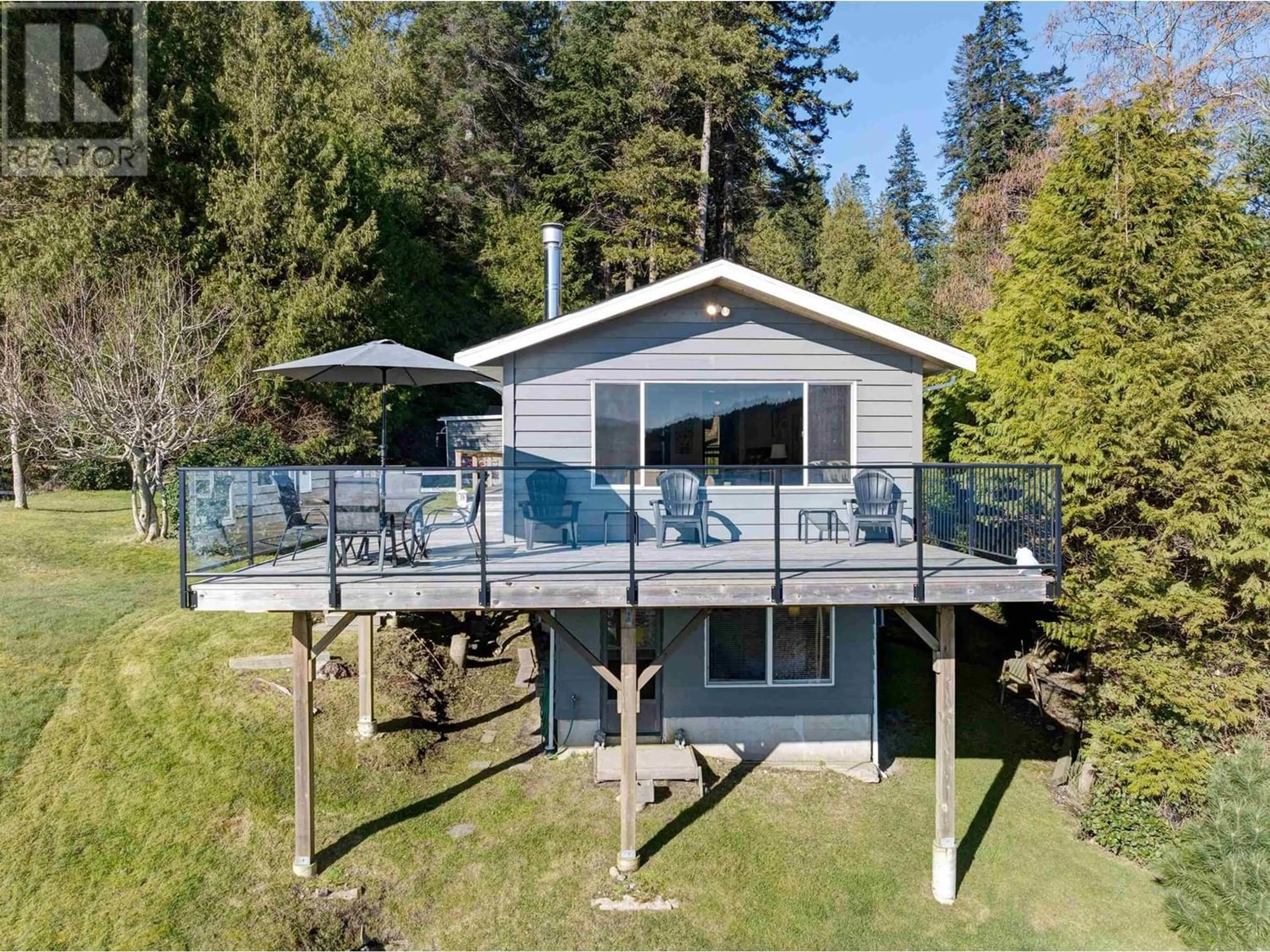 Frontside or backside of a home for 7653 REDROOFFS ROAD, Halfmoon Bay British Columbia V7Z1C4