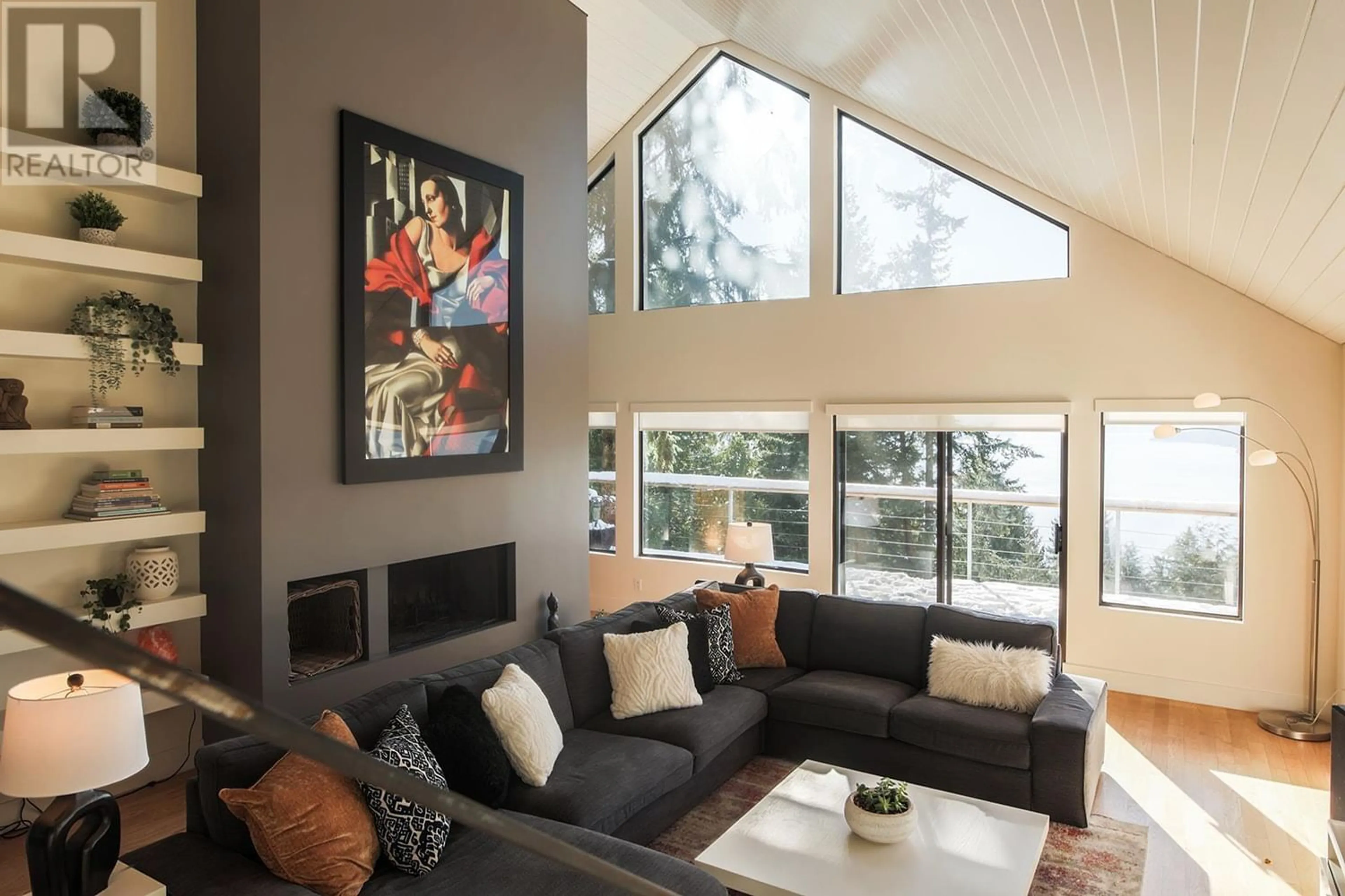 Living room for 485 TIMBERTOP DRIVE, West Vancouver British Columbia V0N2E0