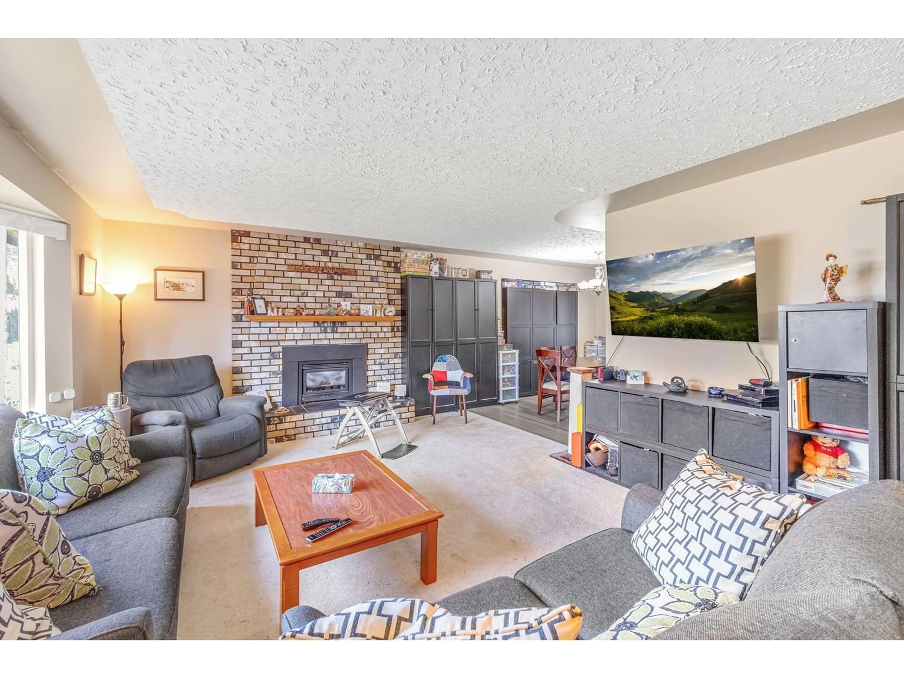 Living room, carpet floors for 4692 208B STREET, Langley British Columbia V3A7E6