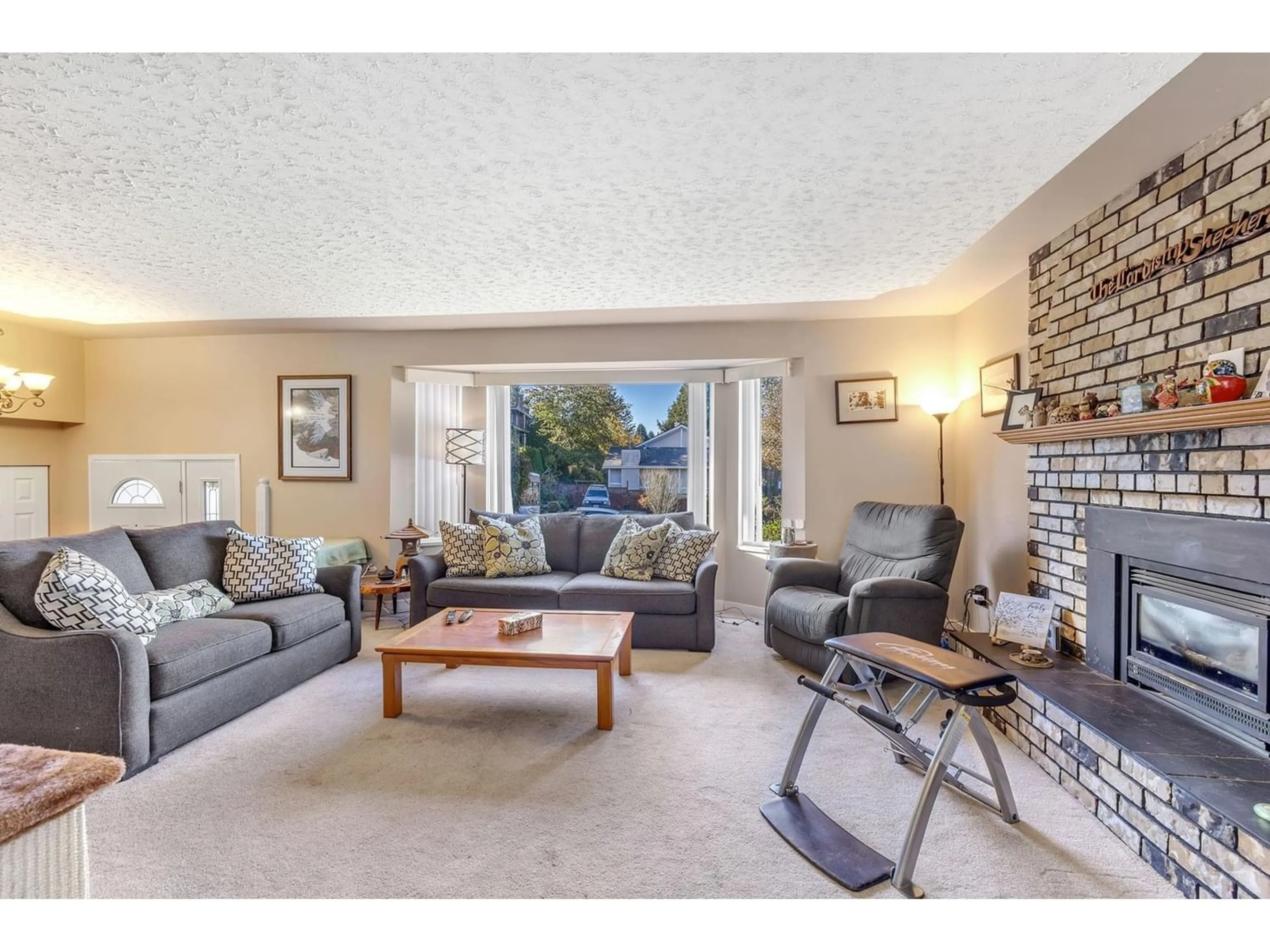 Living room, carpet floors for 4692 208B STREET, Langley British Columbia V3A7E6