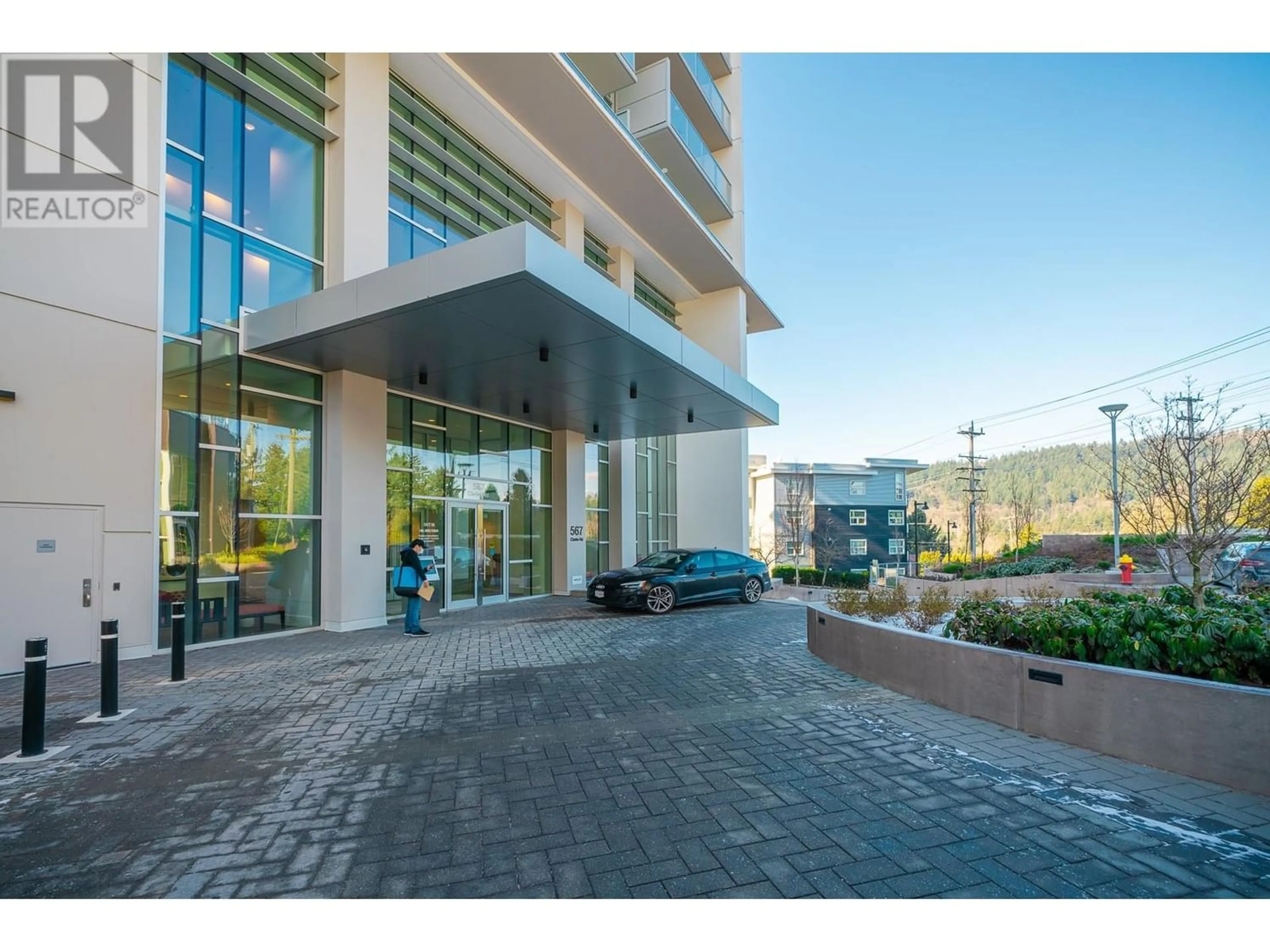 Indoor lobby for 1806 567 CLARKE ROAD, Coquitlam British Columbia V3J0K7