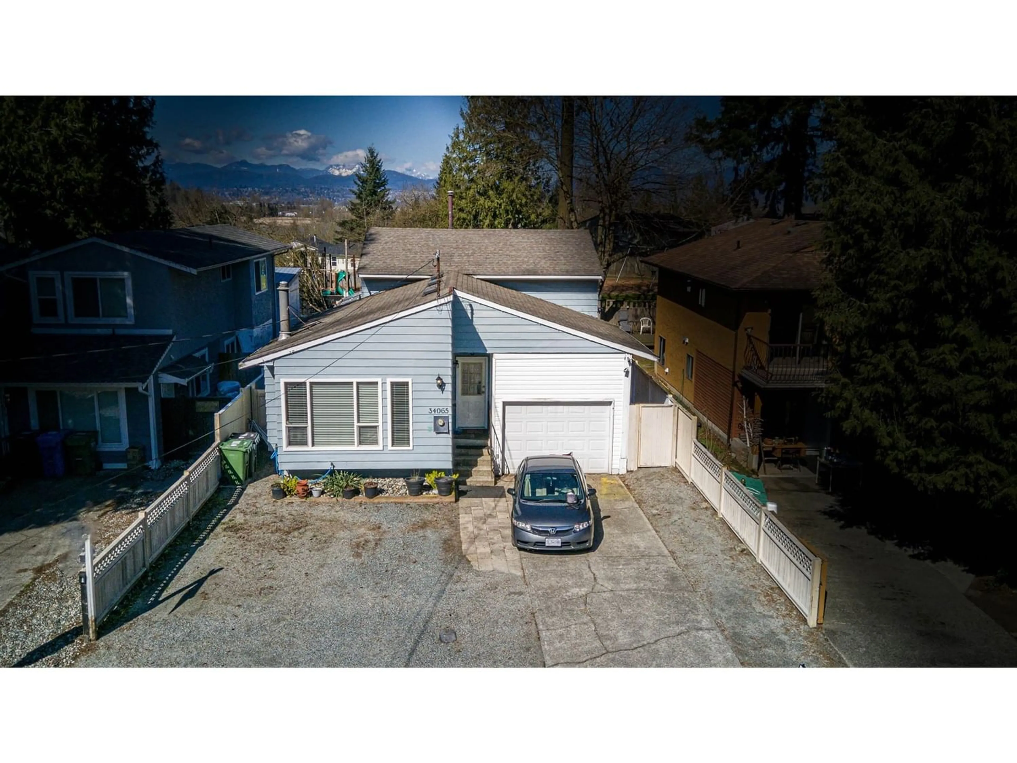 Frontside or backside of a home for 34065 HAZELWOOD AVENUE, Abbotsford British Columbia V2S7R1