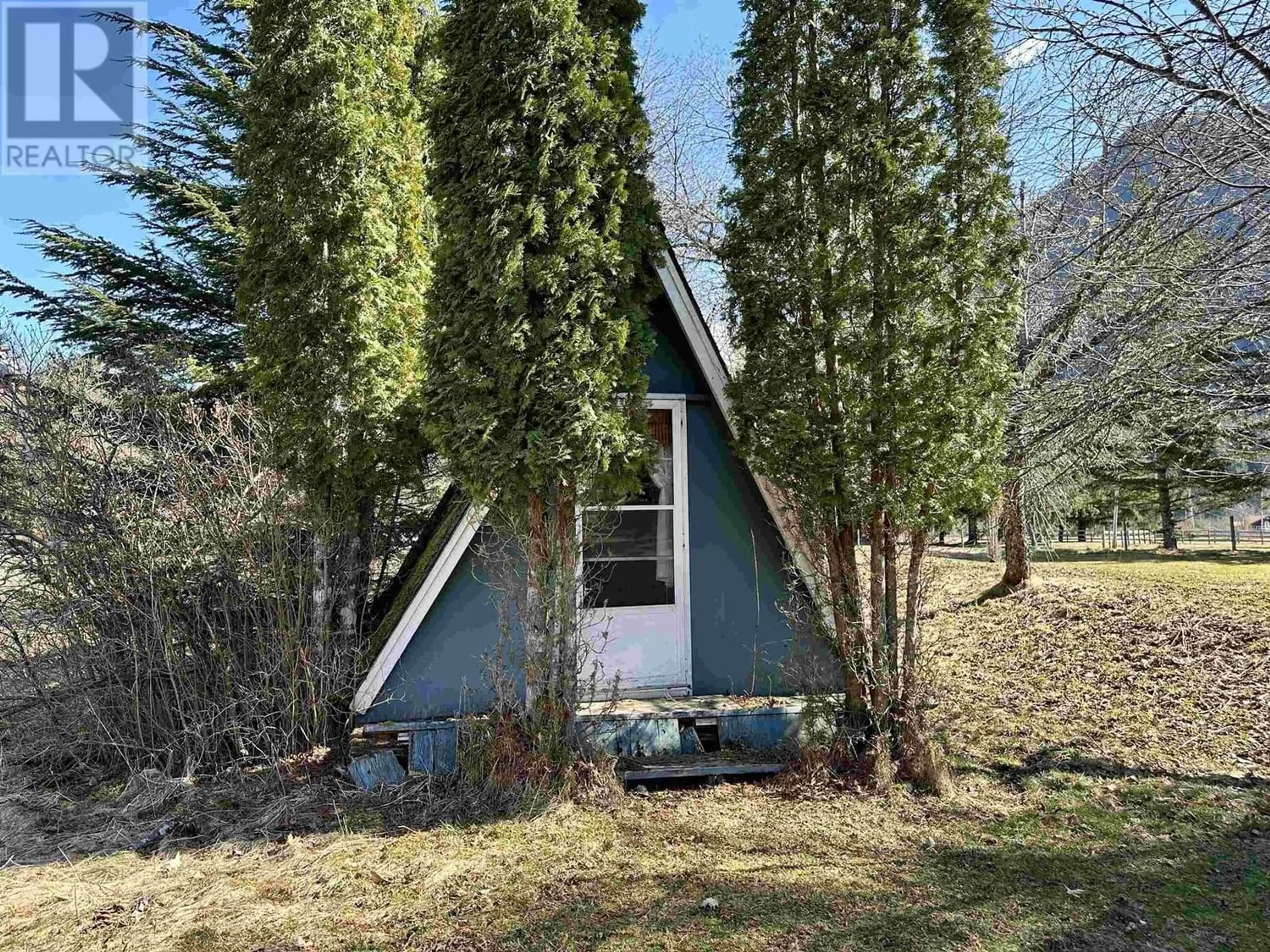 Cottage for 1966 MACKENZIE 20 HIGHWAY, Hagensborg British Columbia V0T1H0