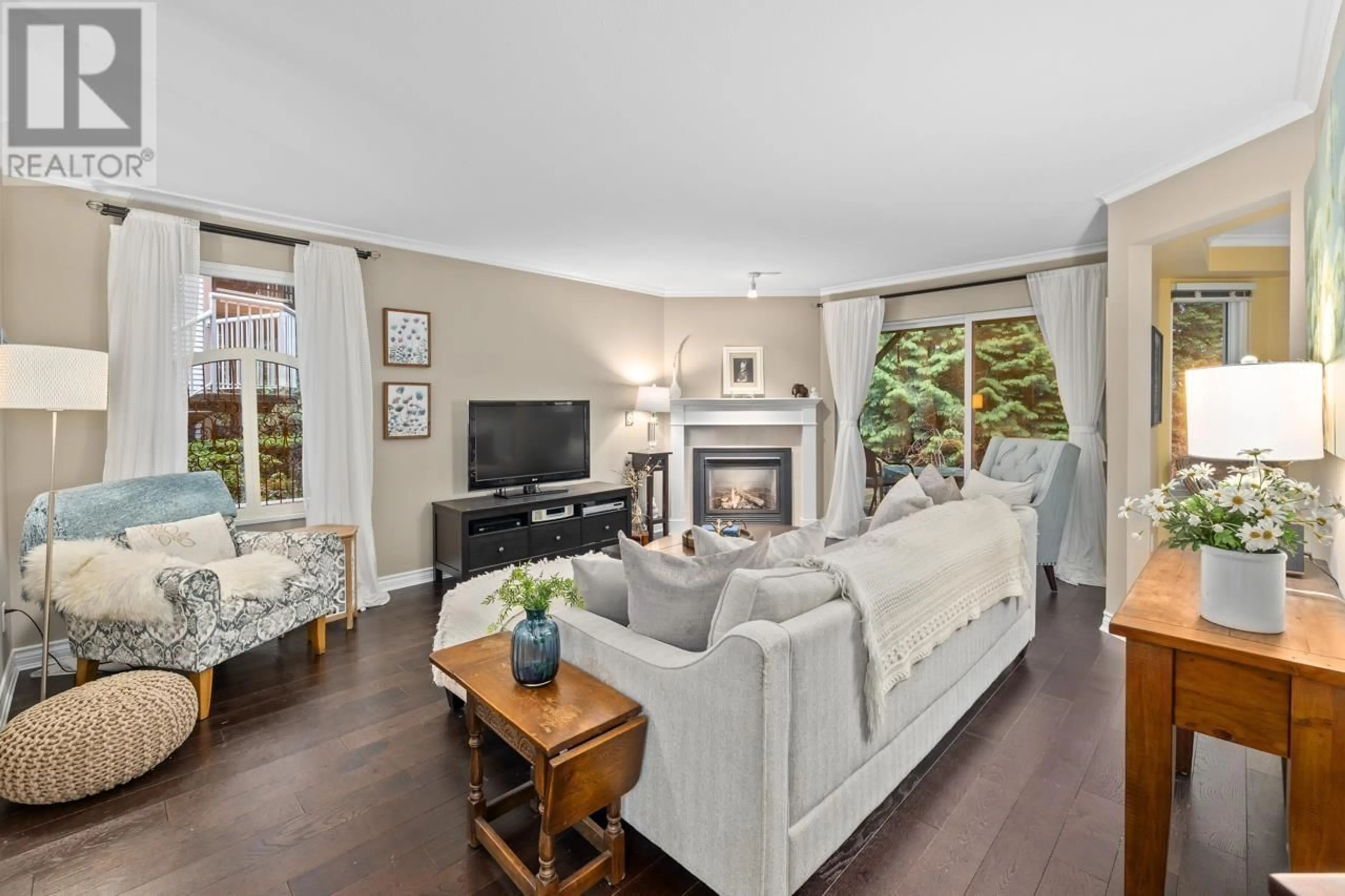 Living room for 45 103 PARKSIDE DRIVE, Port Moody British Columbia V3H4Y8