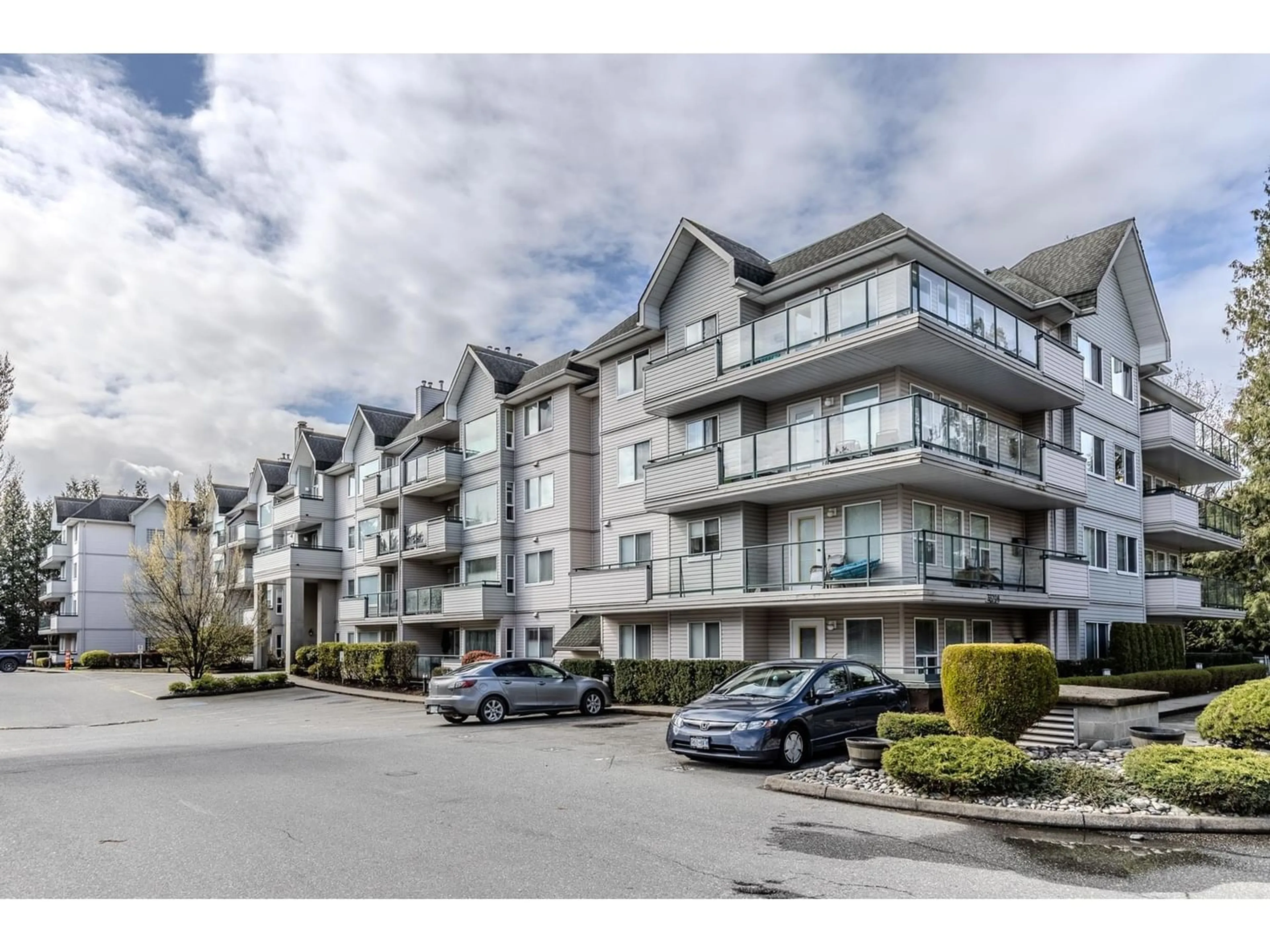 A pic from exterior of the house or condo for 311 33708 KING ROAD, Abbotsford British Columbia V2S8C6