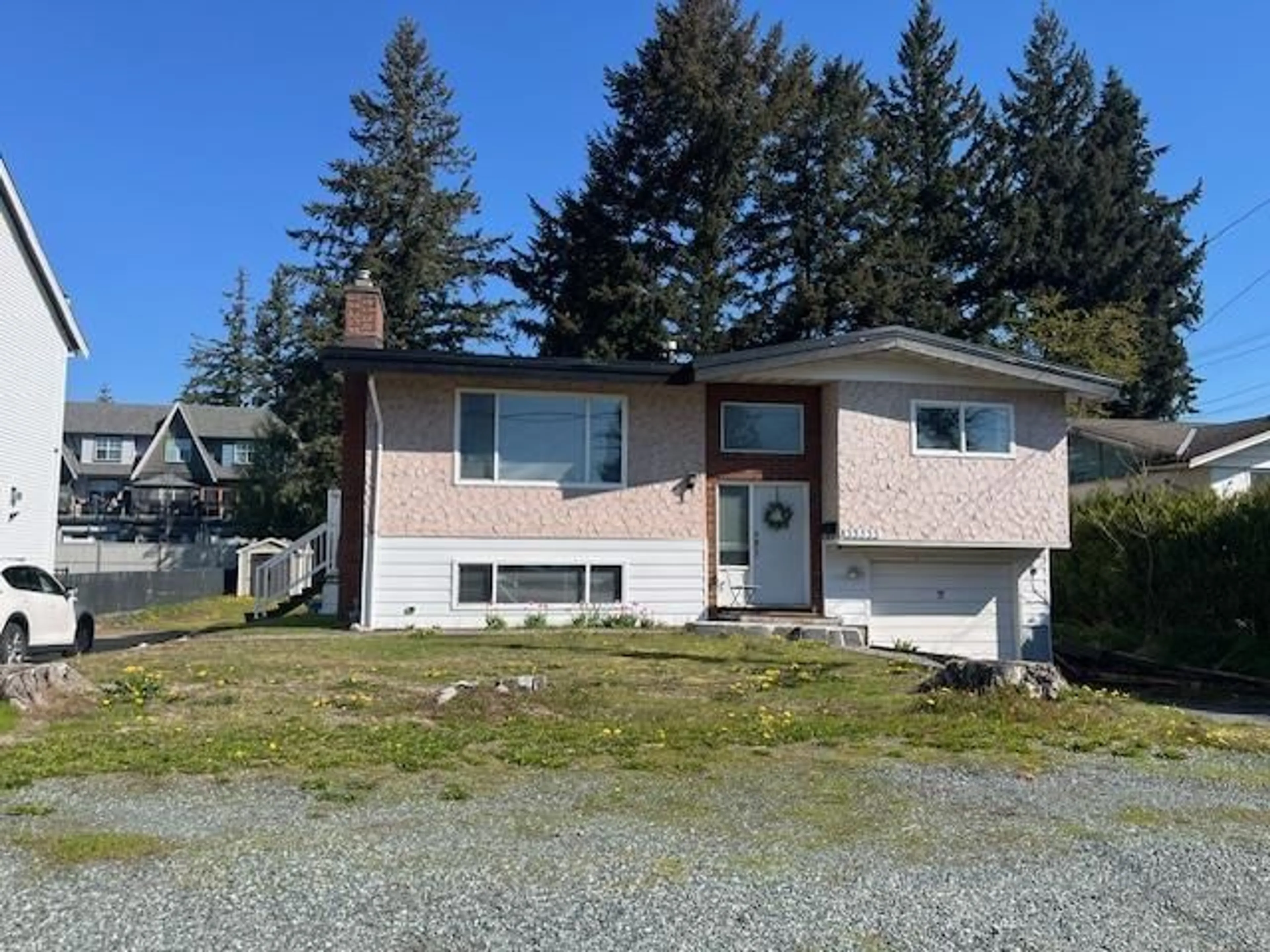 Frontside or backside of a home for 33533 WESTBURY AVENUE, Abbotsford British Columbia V2S1C6