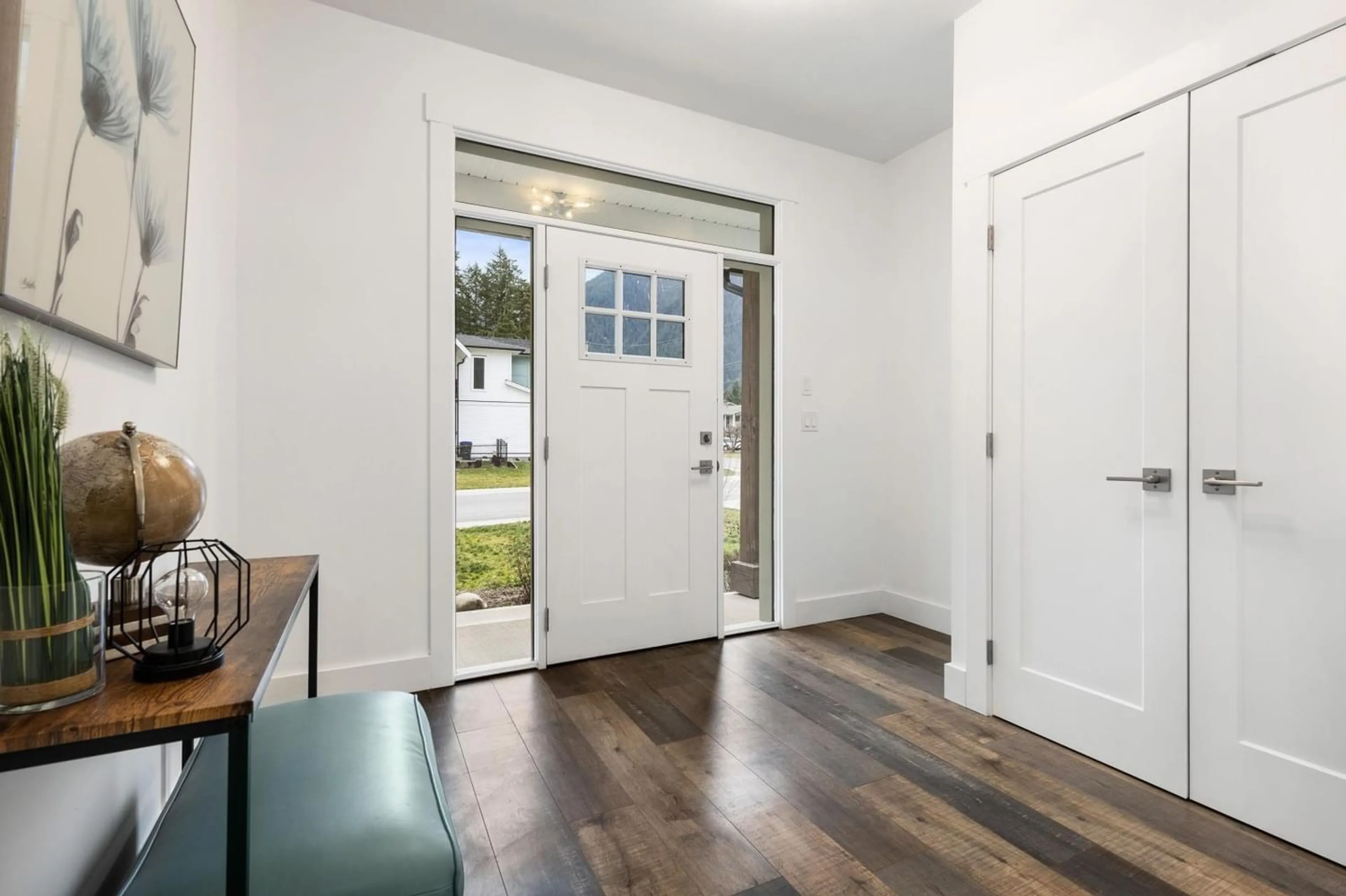 Indoor entryway for 63857 BEECH AVENUE, Hope British Columbia V0X1L2