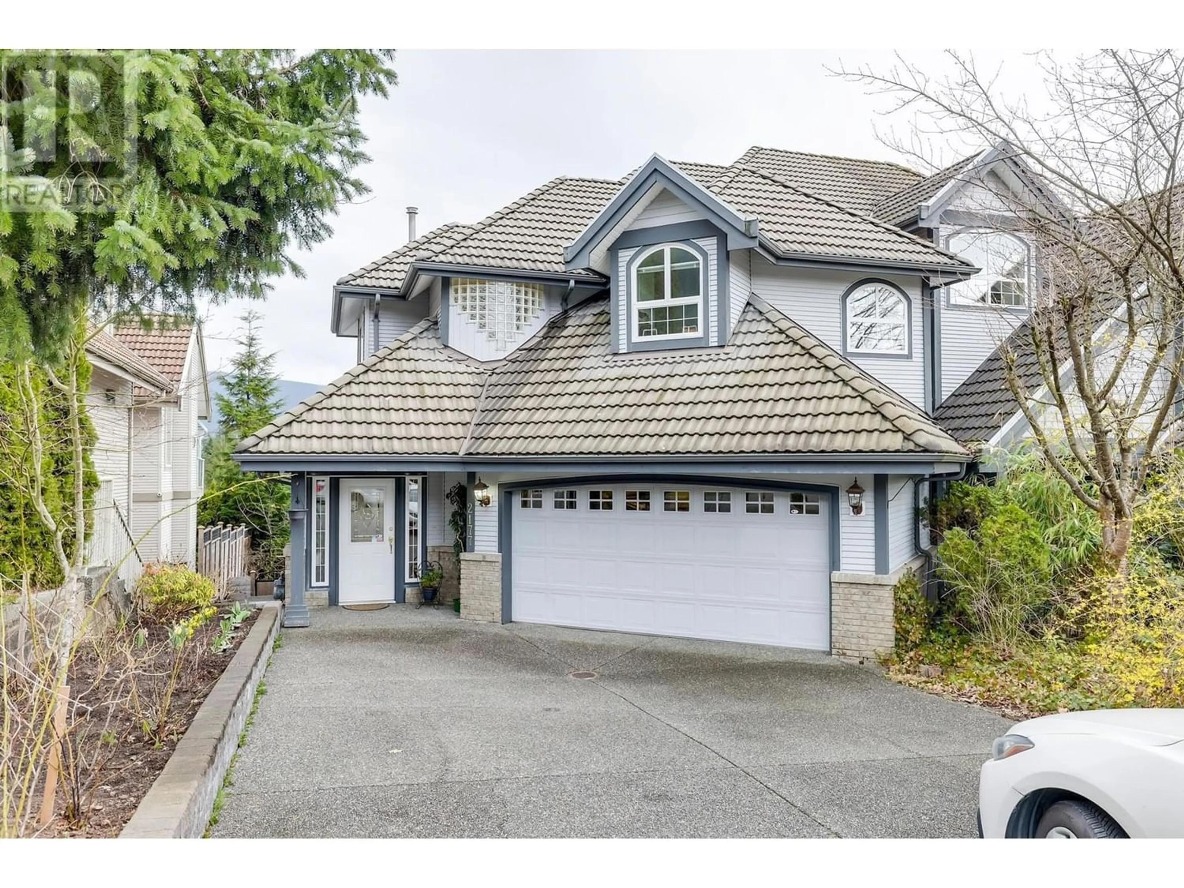 Frontside or backside of a home for 2177 PARKWAY BOULEVARD, Coquitlam British Columbia V3E3K5