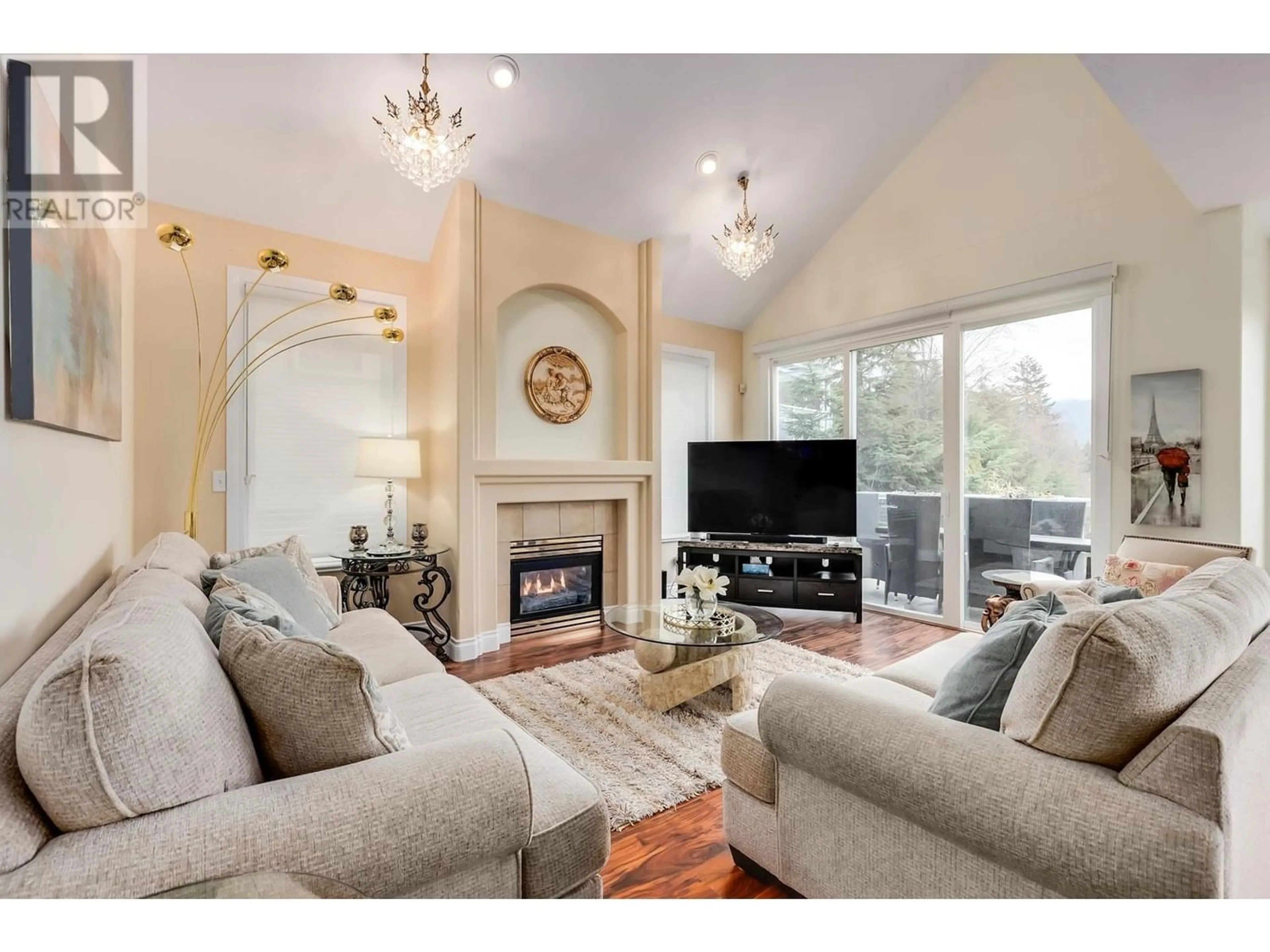 Living room for 2177 PARKWAY BOULEVARD, Coquitlam British Columbia V3E3K5