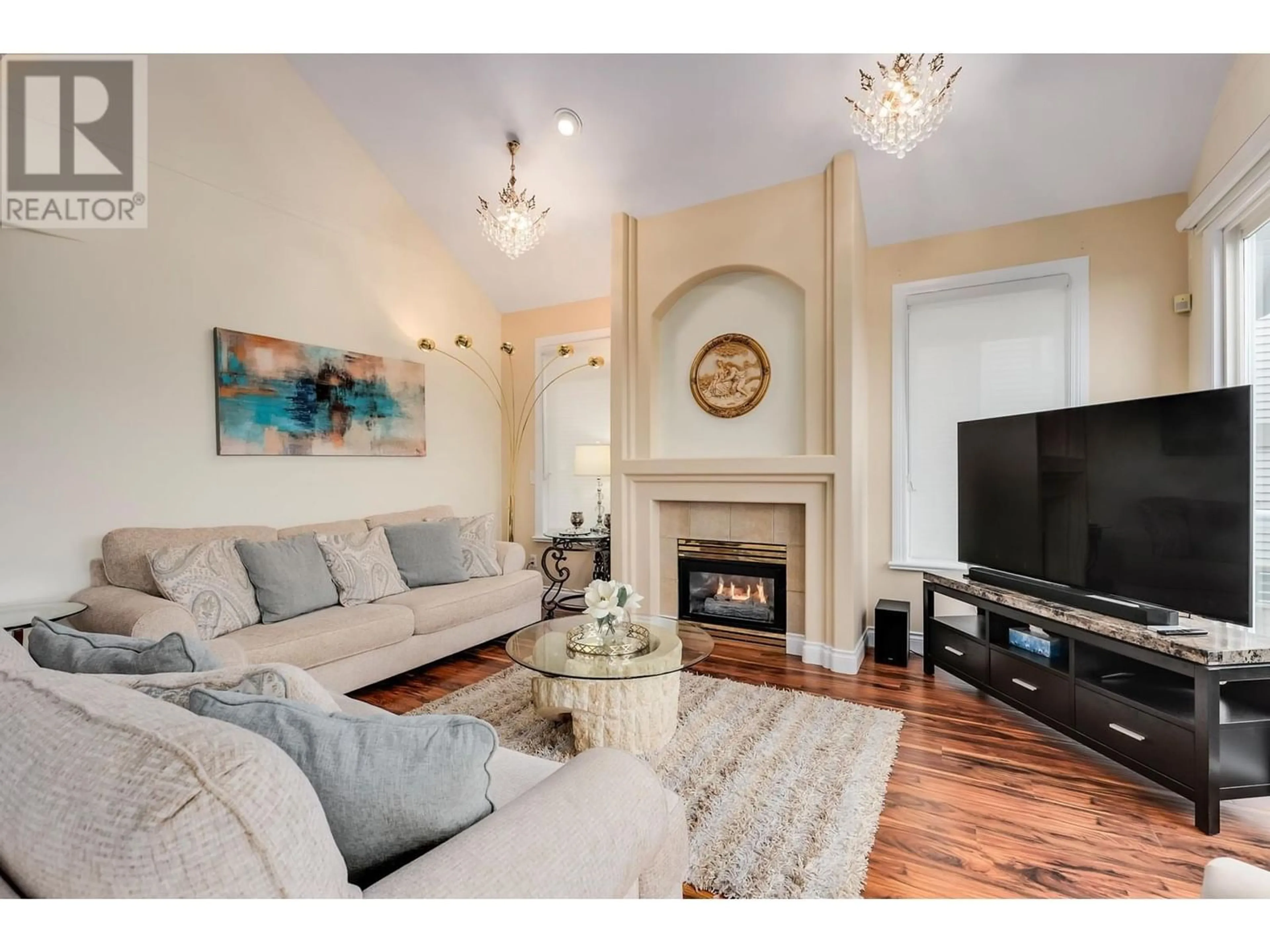 Living room for 2177 PARKWAY BOULEVARD, Coquitlam British Columbia V3E3K5