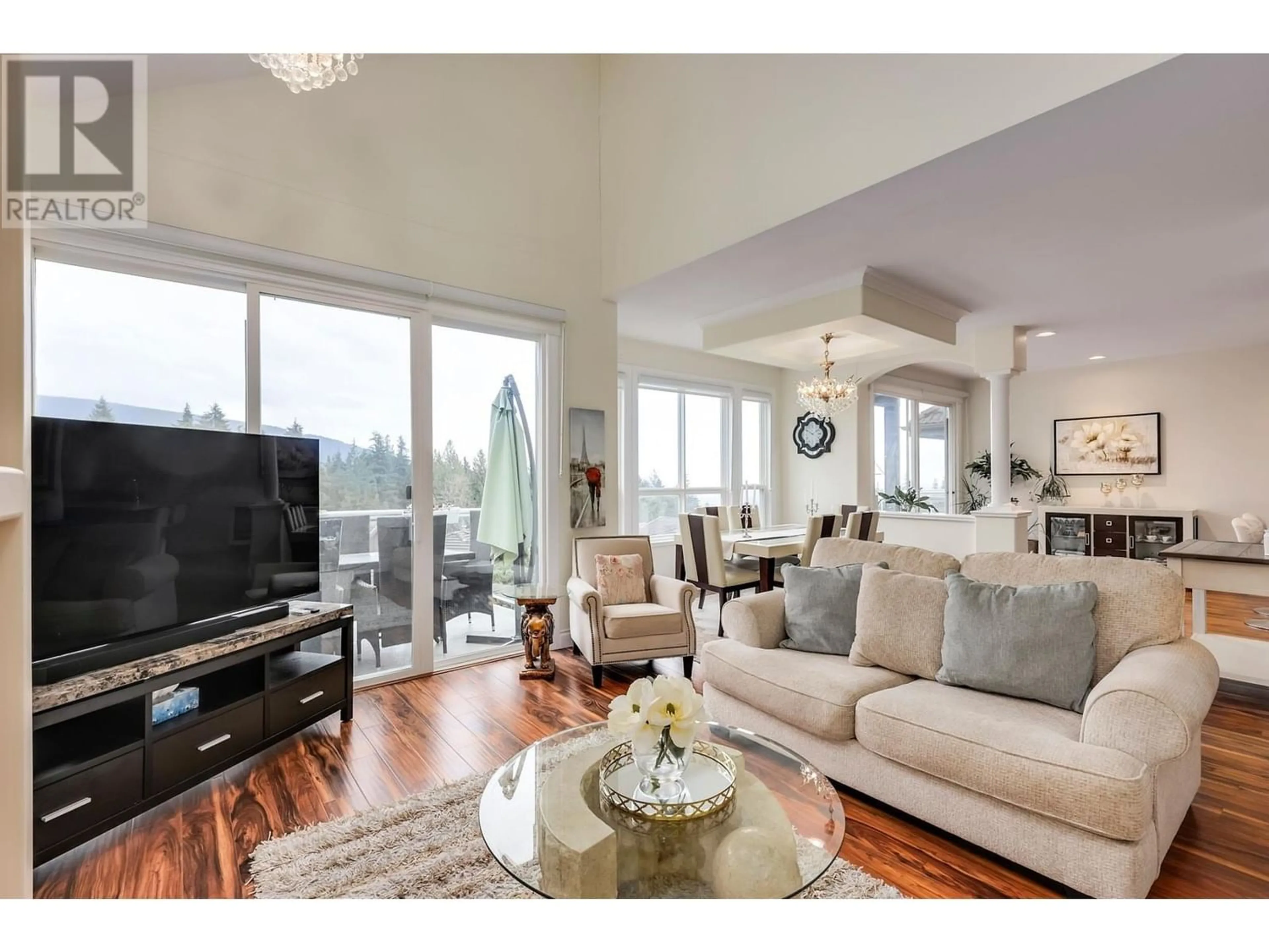 Living room for 2177 PARKWAY BOULEVARD, Coquitlam British Columbia V3E3K5