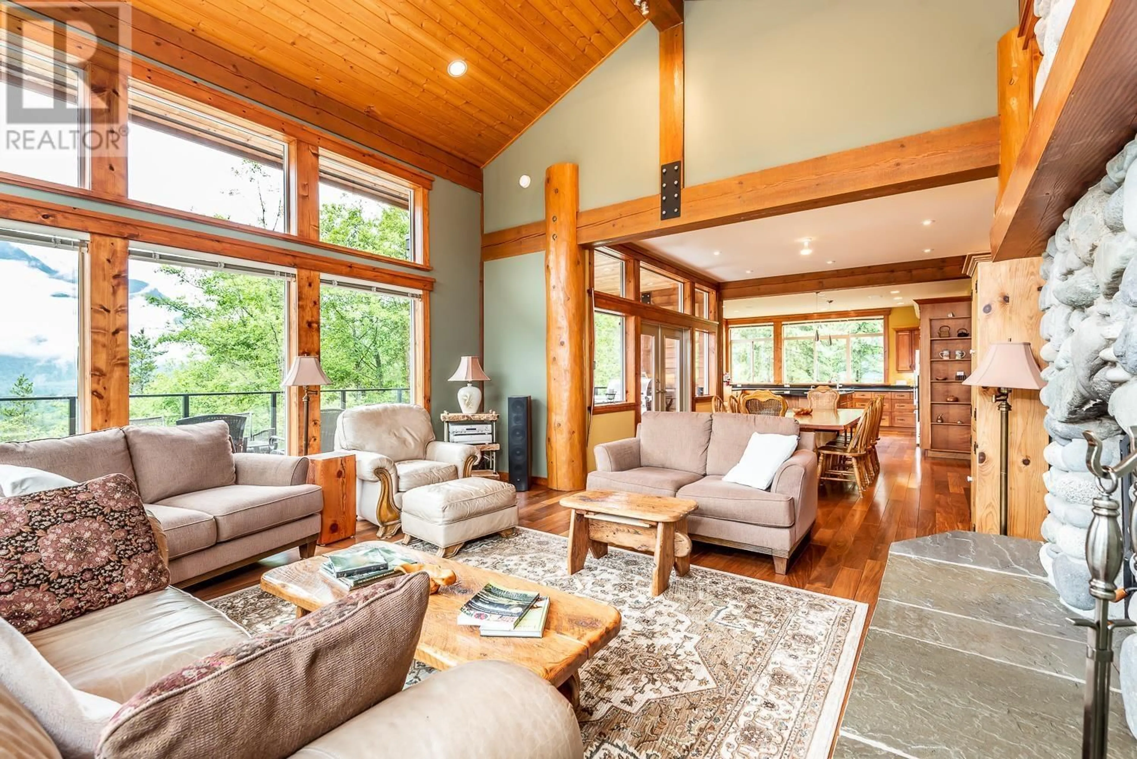 Living room, wood floors for 1011 PANORAMA PLACE, Squamish British Columbia V8B0B8