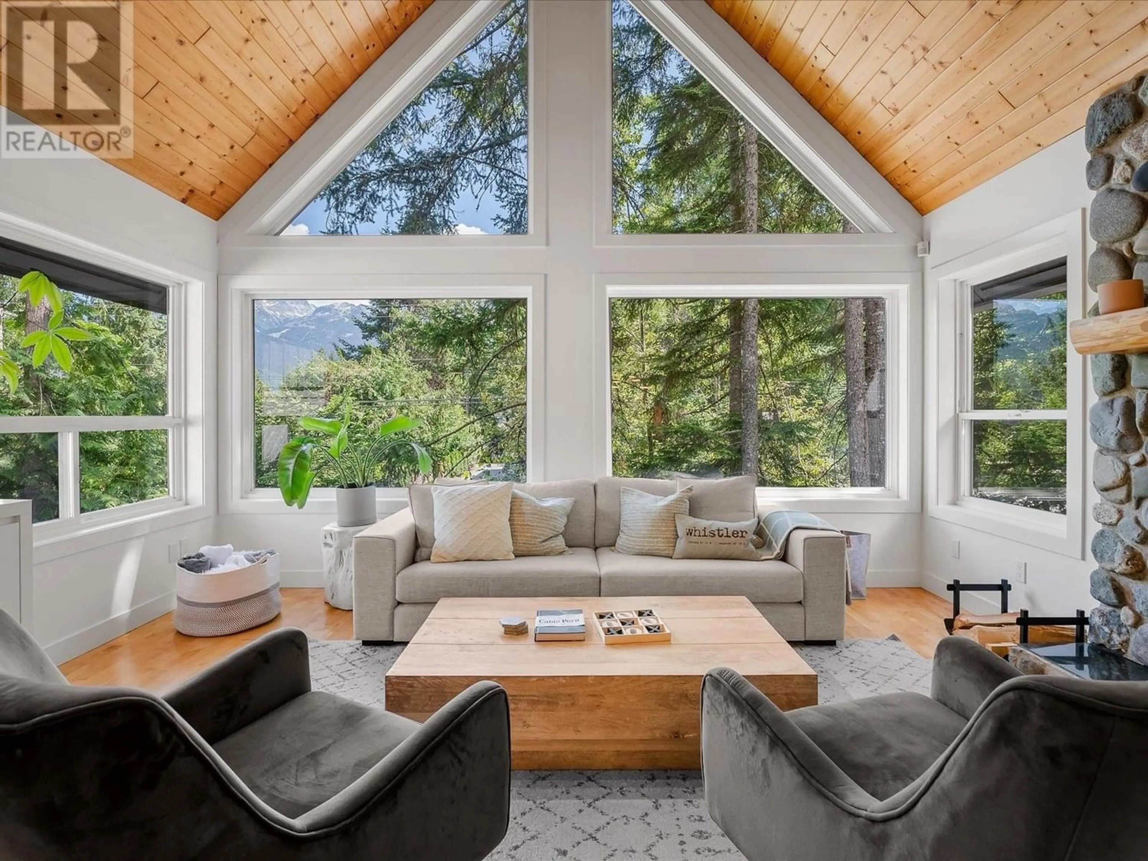 Living room for 8365 NEEDLES DRIVE, Whistler British Columbia V8E0G1