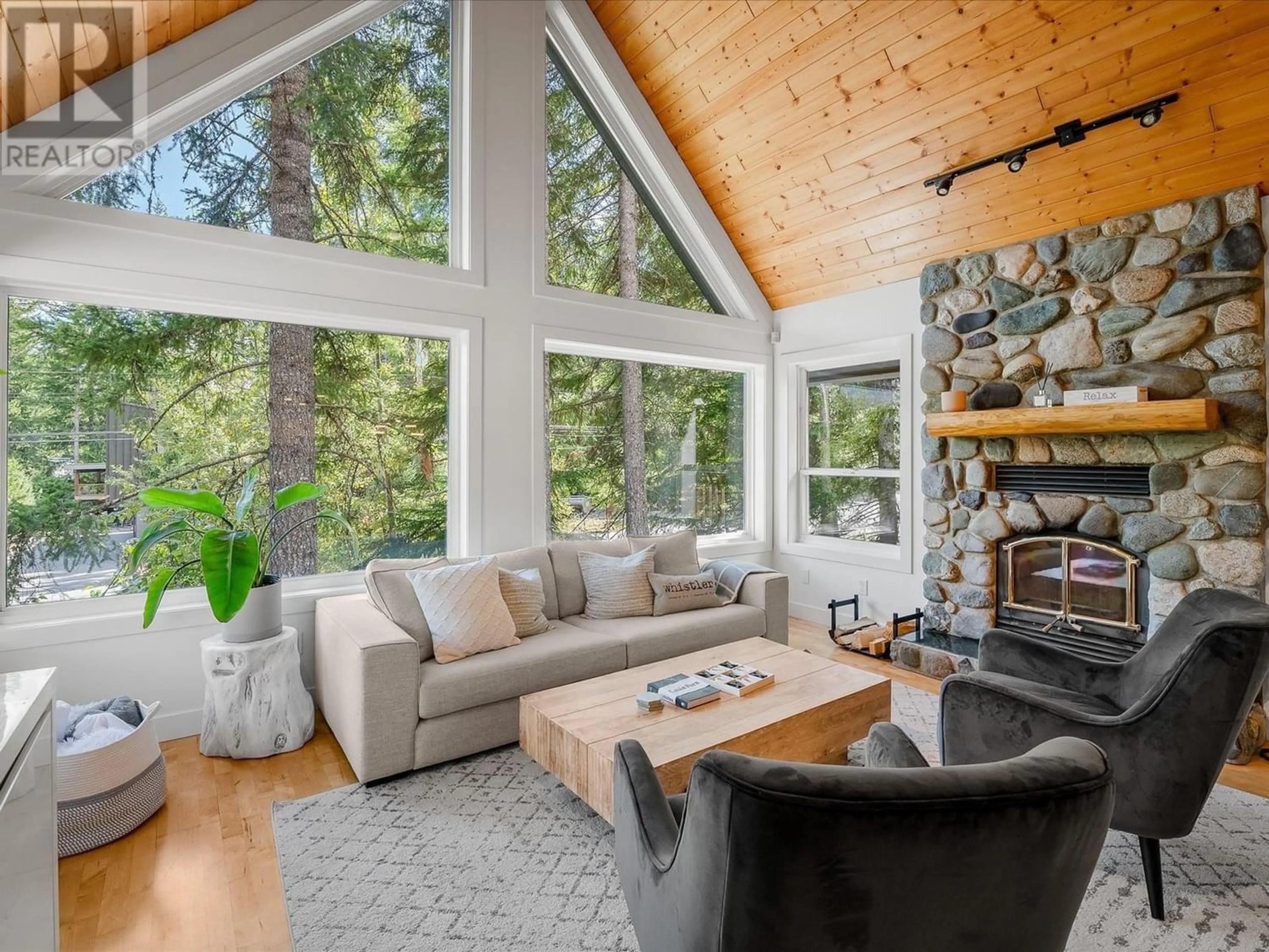 Living room for 8365 NEEDLES DRIVE, Whistler British Columbia V8E0G1