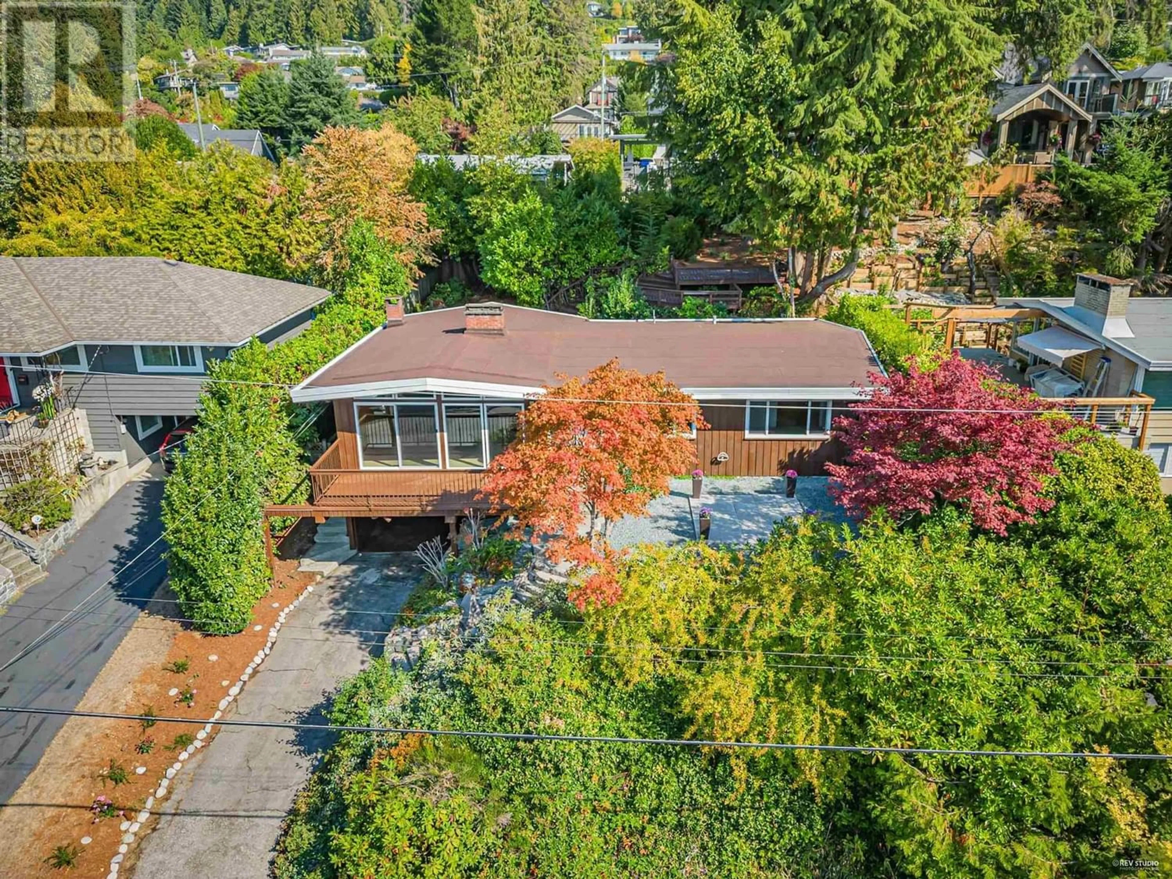 Frontside or backside of a home for 734 CRYSTAL COURT, North Vancouver British Columbia V7R2B5