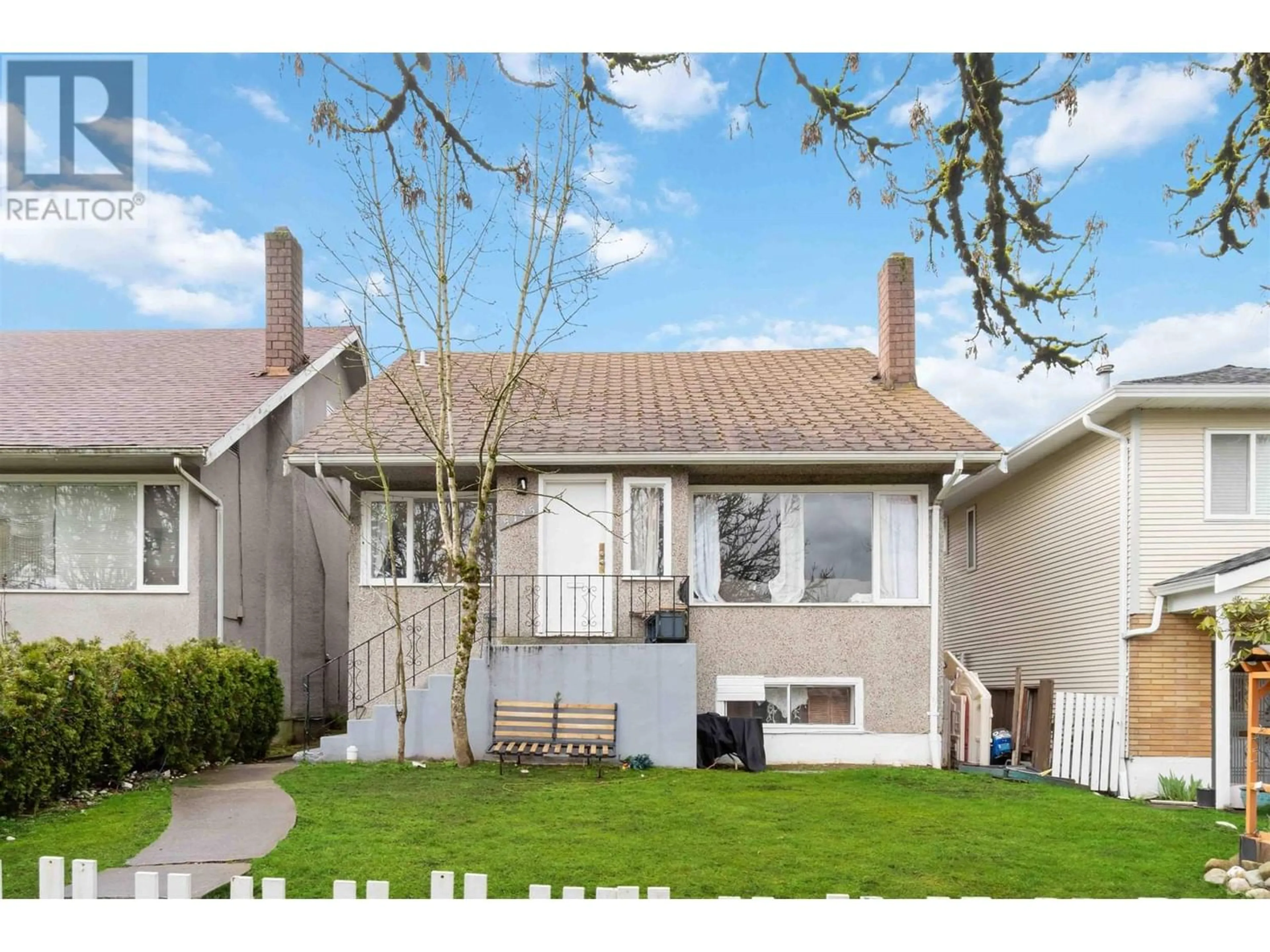 Frontside or backside of a home for 5735 EARLES STREET, Vancouver British Columbia V5R3S4