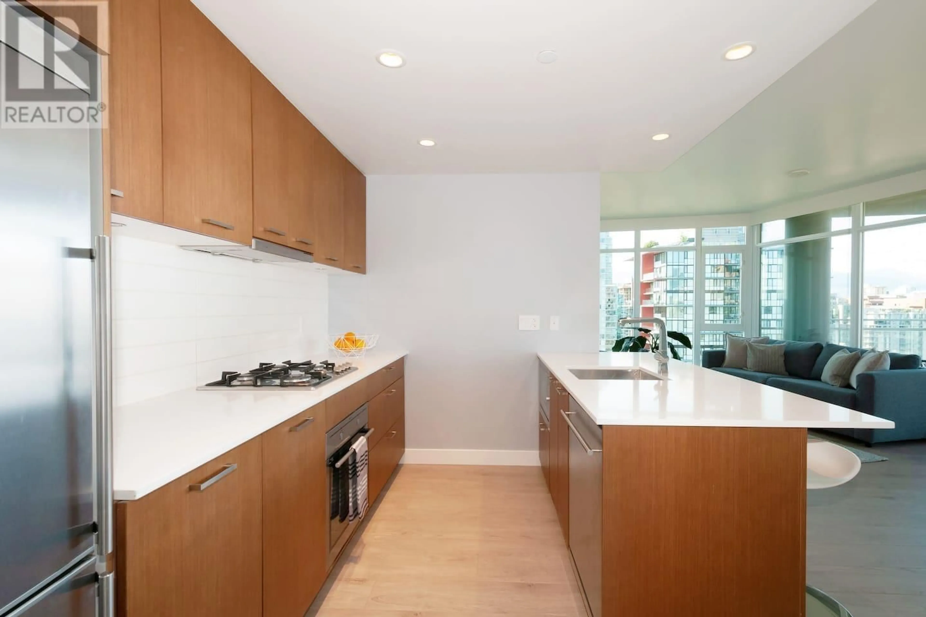 Contemporary kitchen, wood floors for 2603 1372 SEYMOUR STREET, Vancouver British Columbia V6B0L1