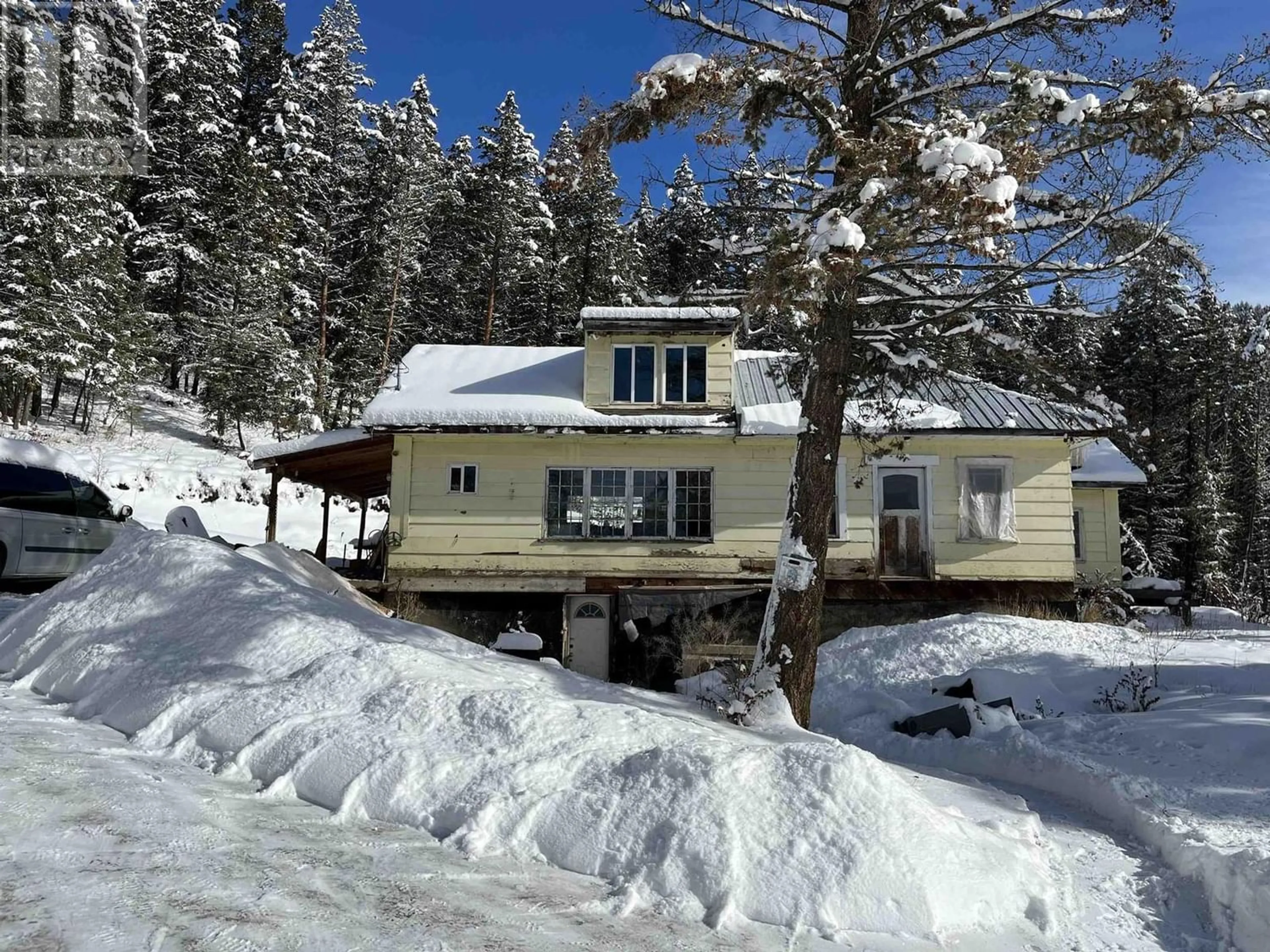 Cottage for 8062-8082 N CARIBOO 97 HIGHWAY, McLeese Lake British Columbia V0L1P0