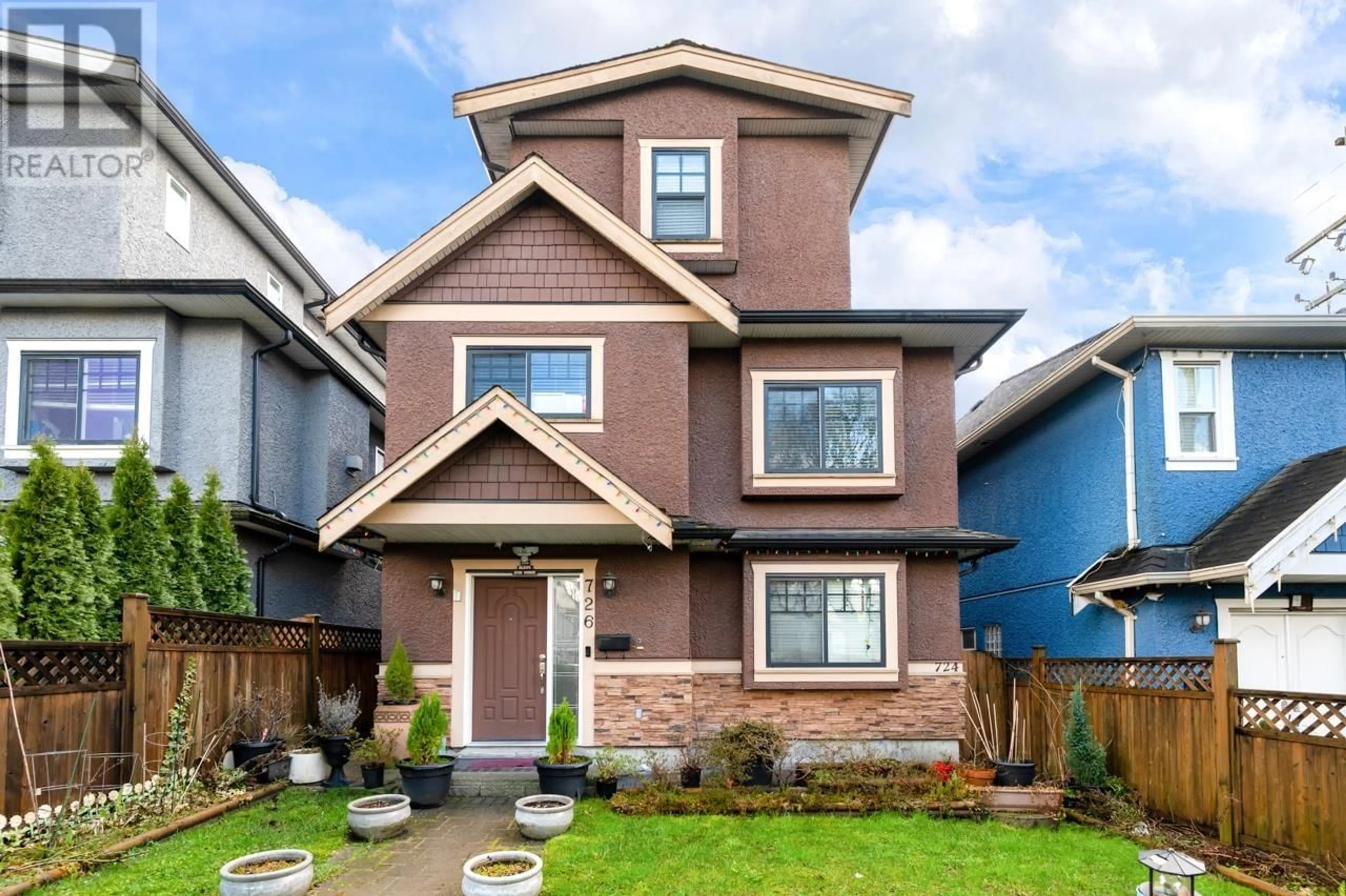 Frontside or backside of a home for 726 E 26TH AVENUE, Vancouver British Columbia V5V2H8