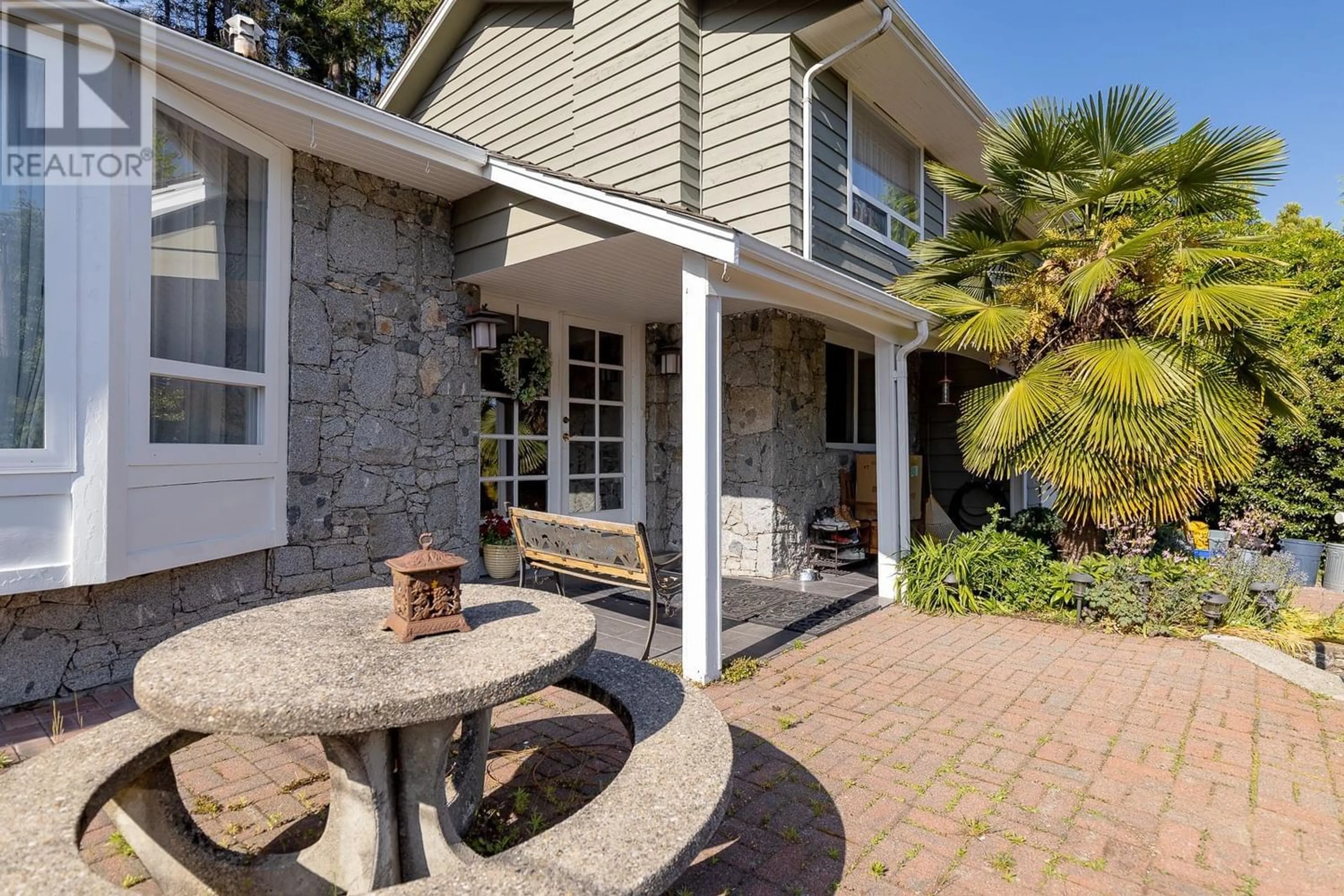 Patio, cottage for 3125 BENBOW ROAD, West Vancouver British Columbia V7V3E1