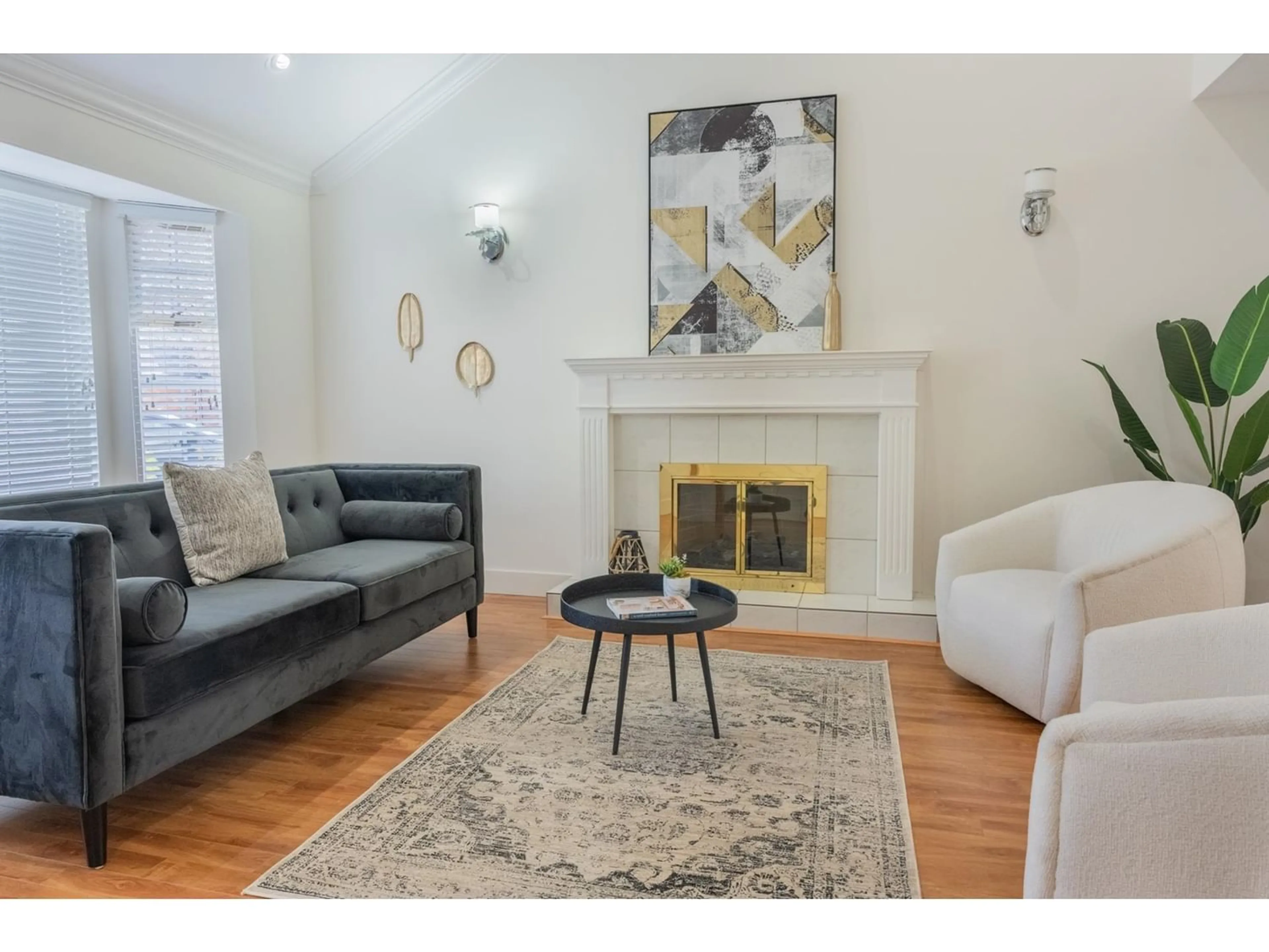 Living room for 12472 63A AVENUE, Surrey British Columbia V3X2C7