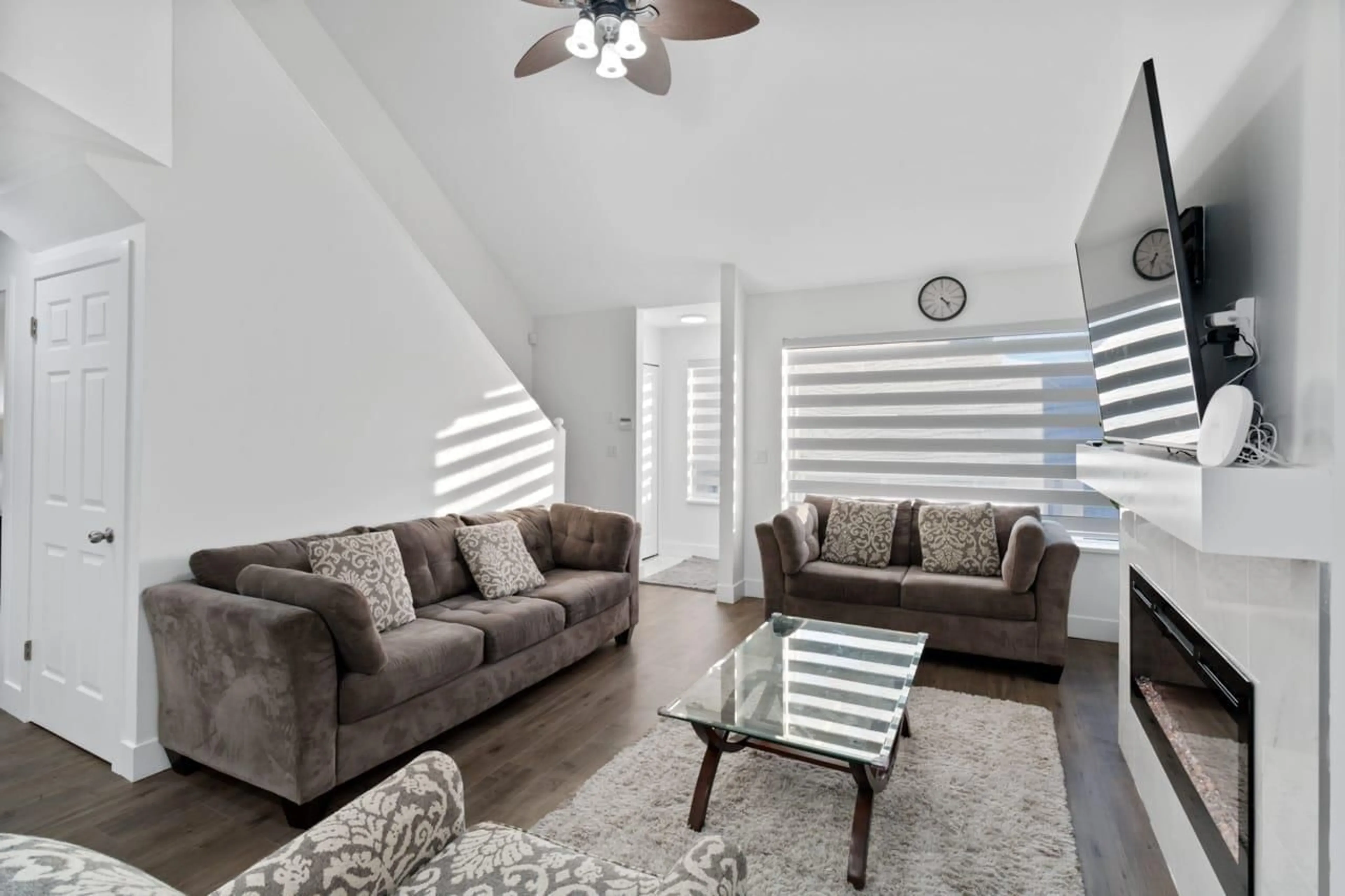 Living room for 202 7838 120A STREET, Surrey British Columbia V3W5B6