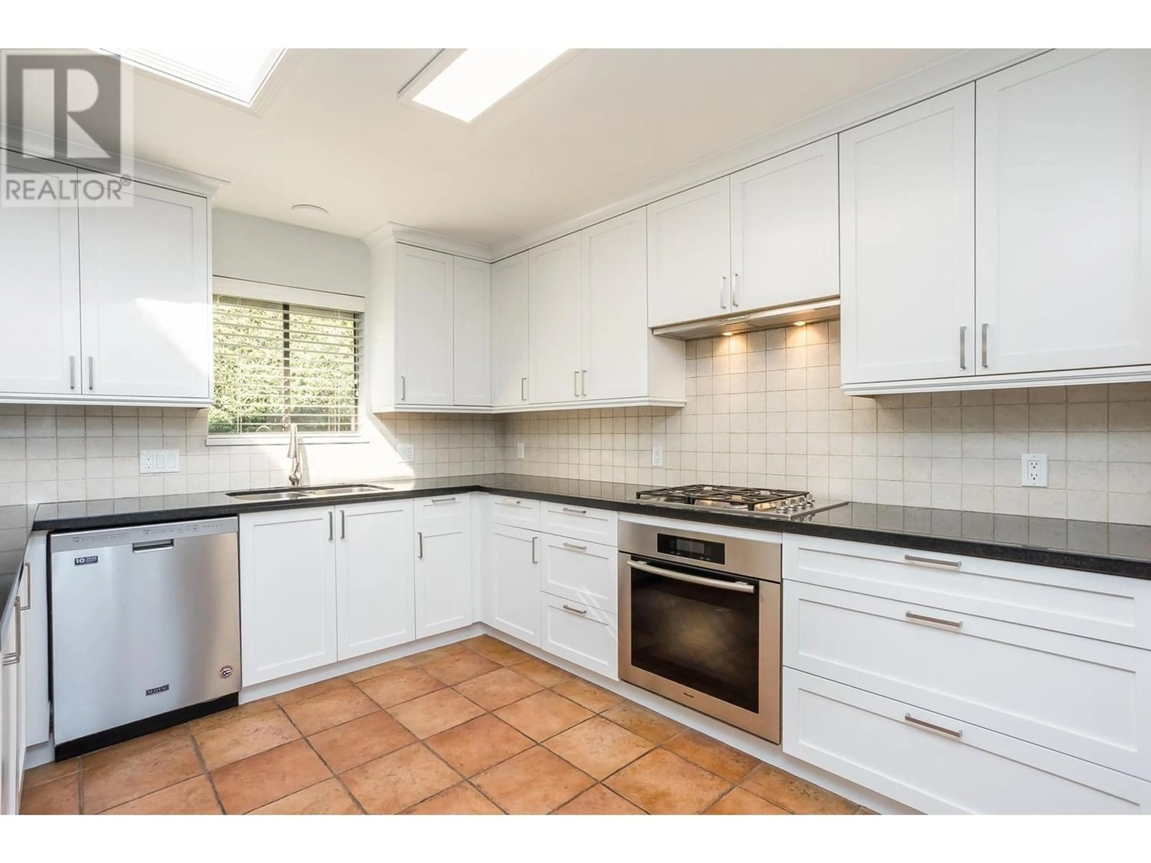 Standard kitchen for 2395 MATHERS AVENUE, West Vancouver British Columbia V7V2H7