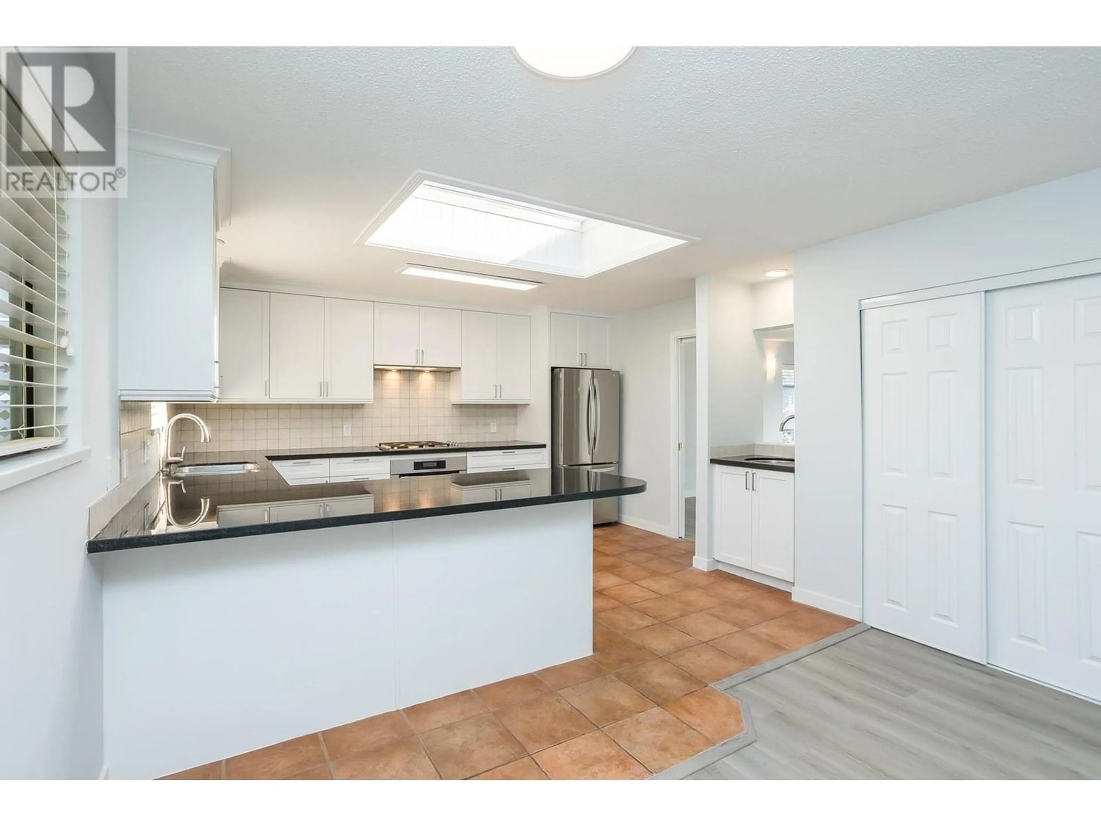 Kitchen for 2395 MATHERS AVENUE, West Vancouver British Columbia V7V2H7