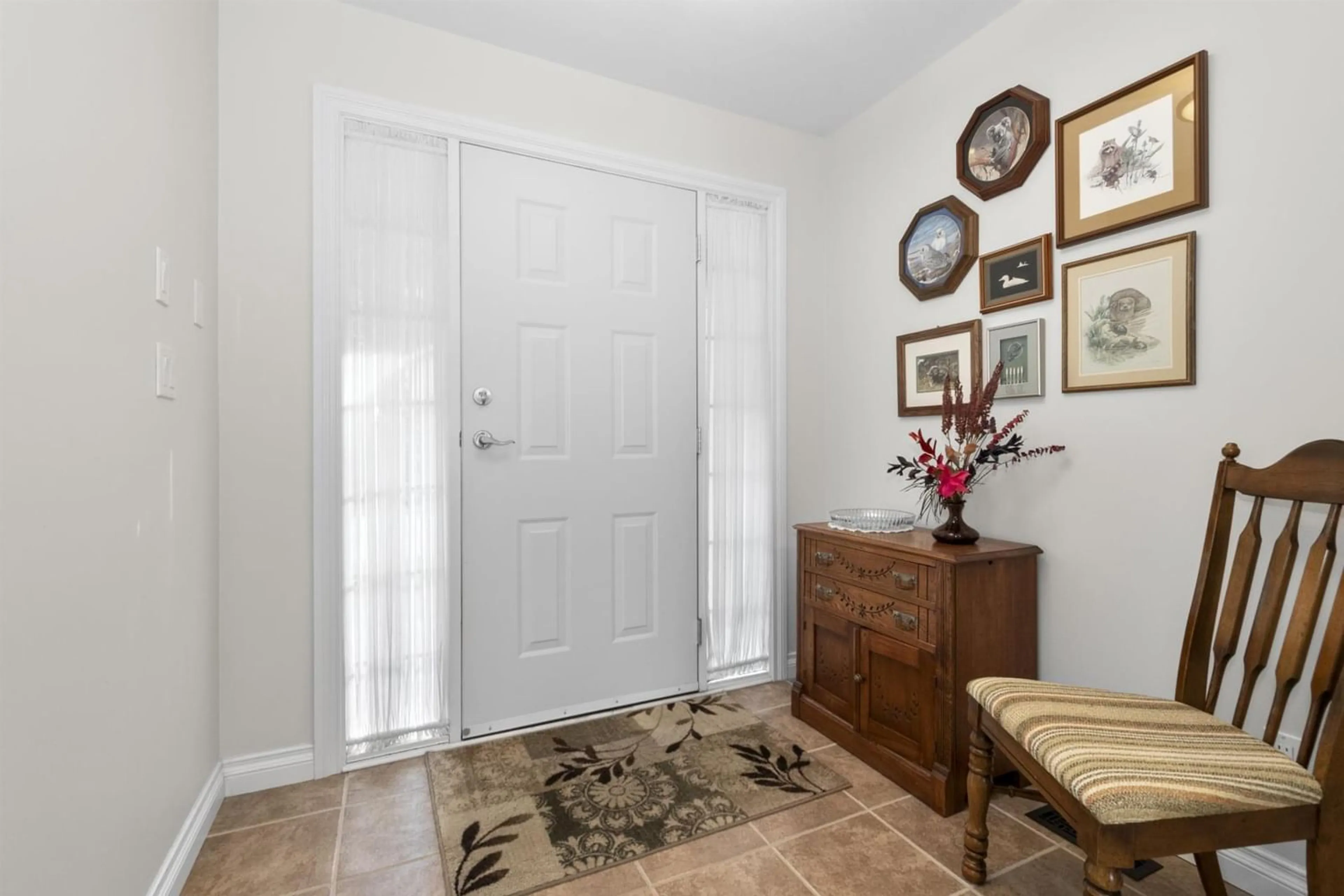 Indoor entryway for 143 46000 THOMAS ROAD, Chilliwack British Columbia V2R5W6