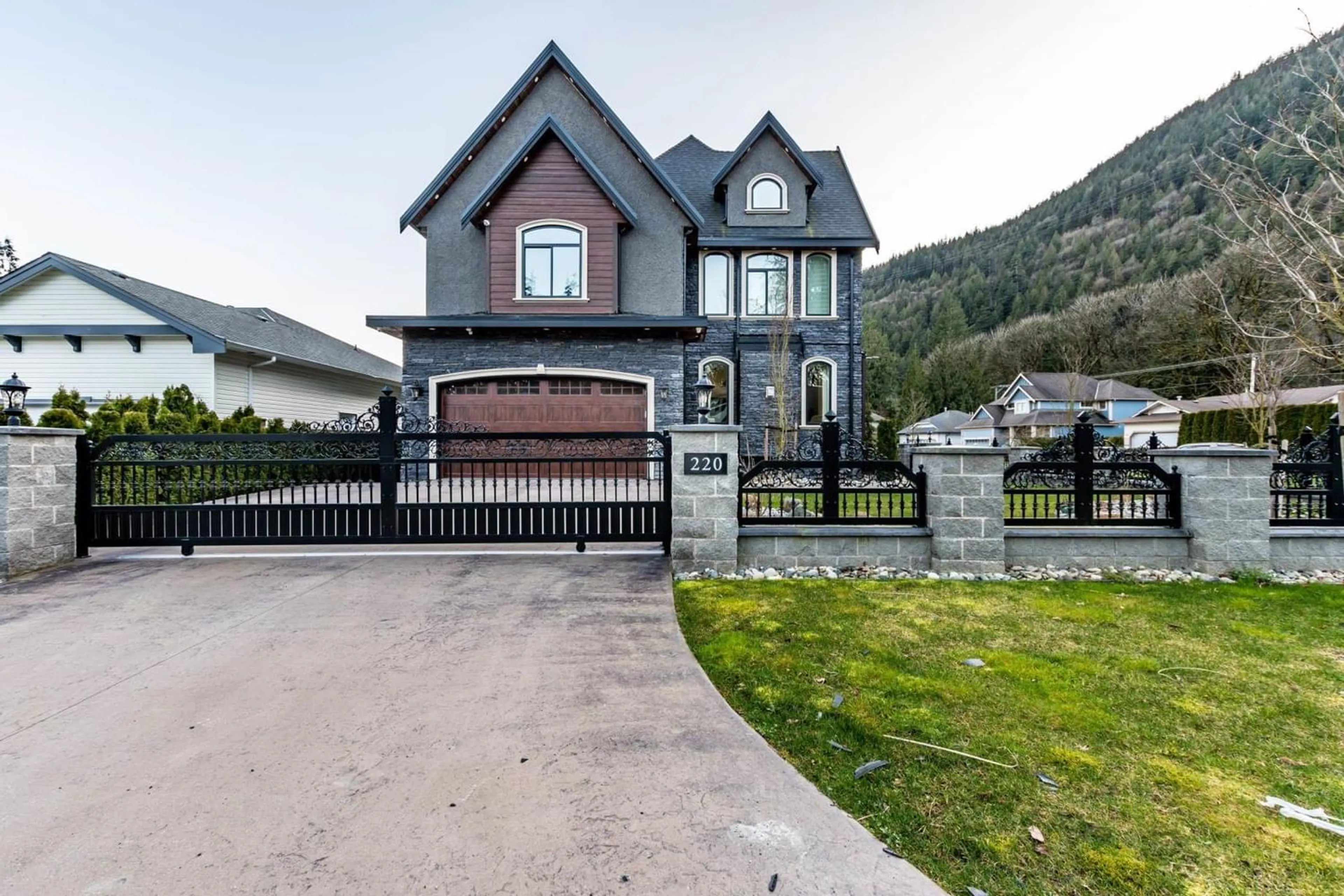 Outside view for 220 BALSAM AVENUE, Harrison Hot Springs British Columbia V0M1K0