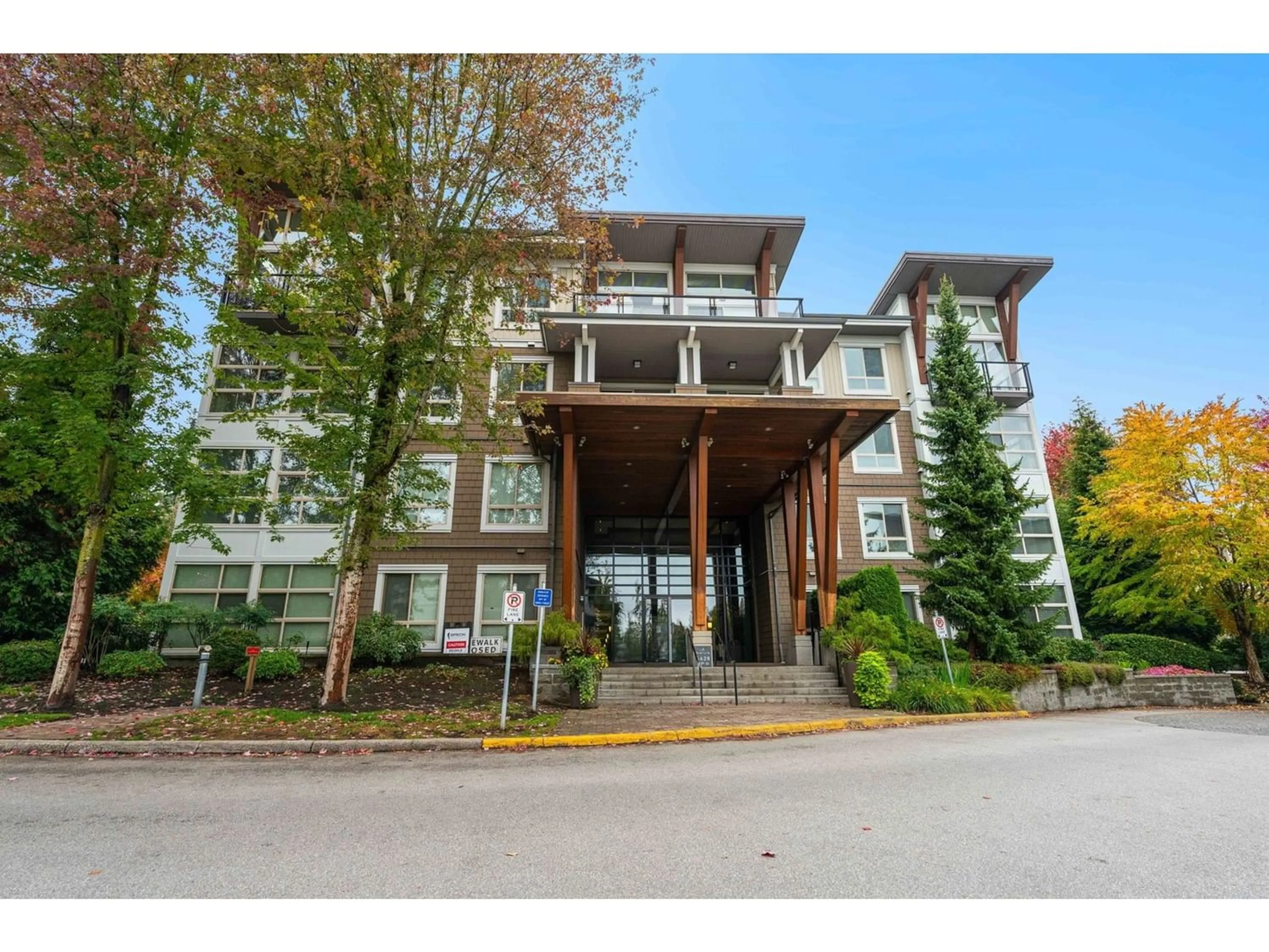 A pic from exterior of the house or condo for 310 6628 120 STREET, Surrey British Columbia V3W1T7