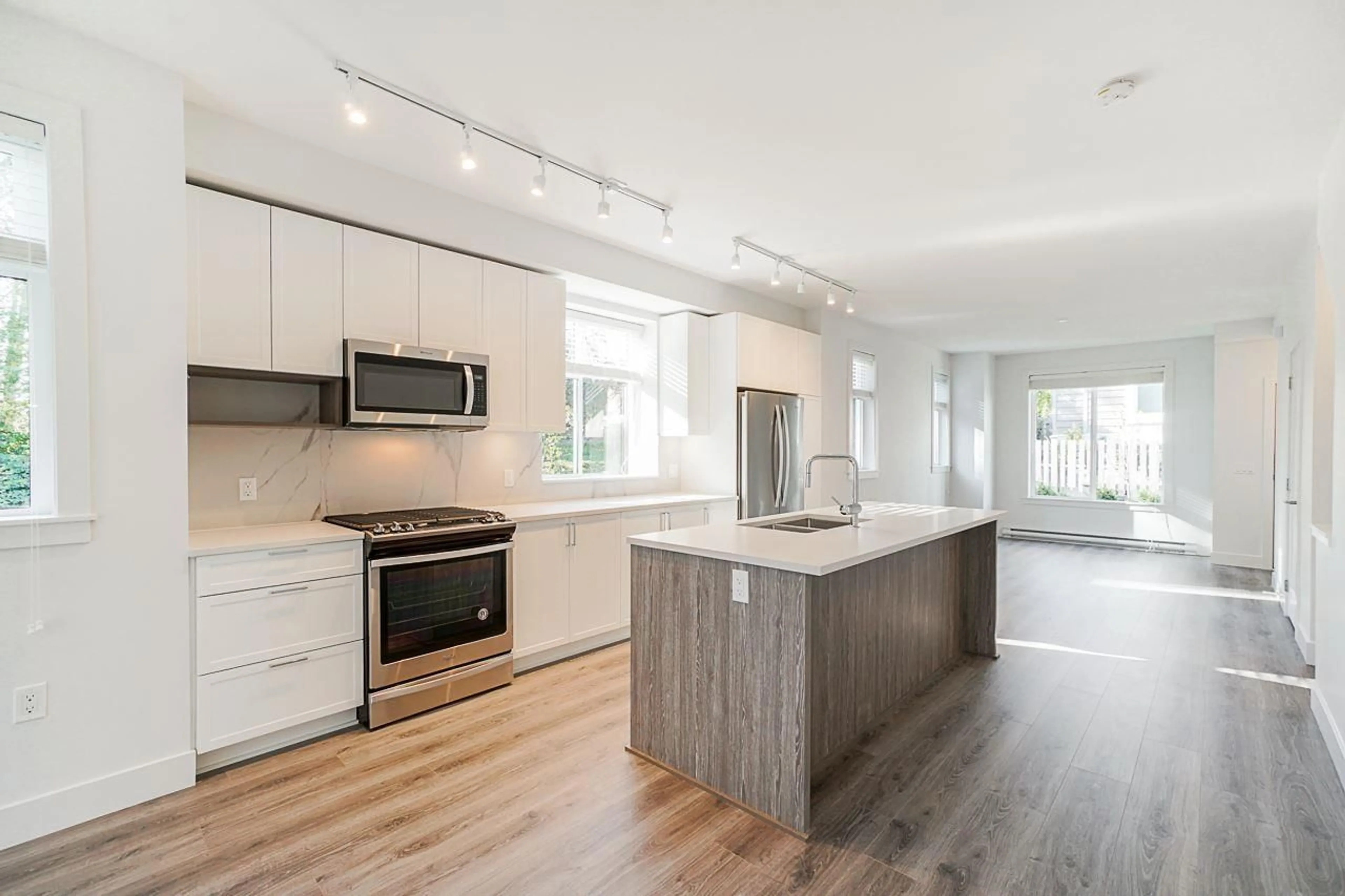 Contemporary kitchen for 24 9688 162A STREET, Surrey British Columbia V4N6V3