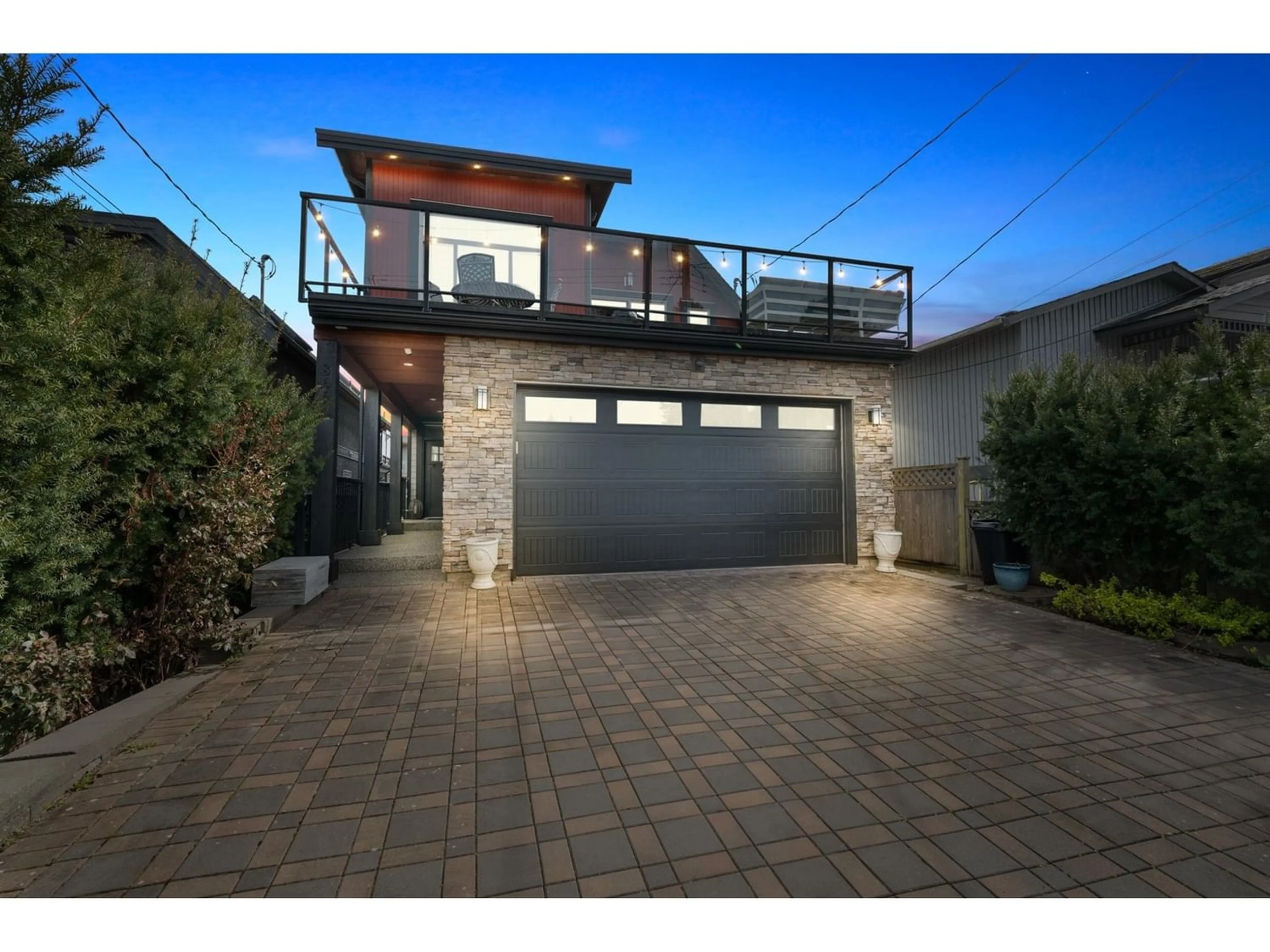 Frontside or backside of a home for 866 LEE STREET, White Rock British Columbia V4B4N6