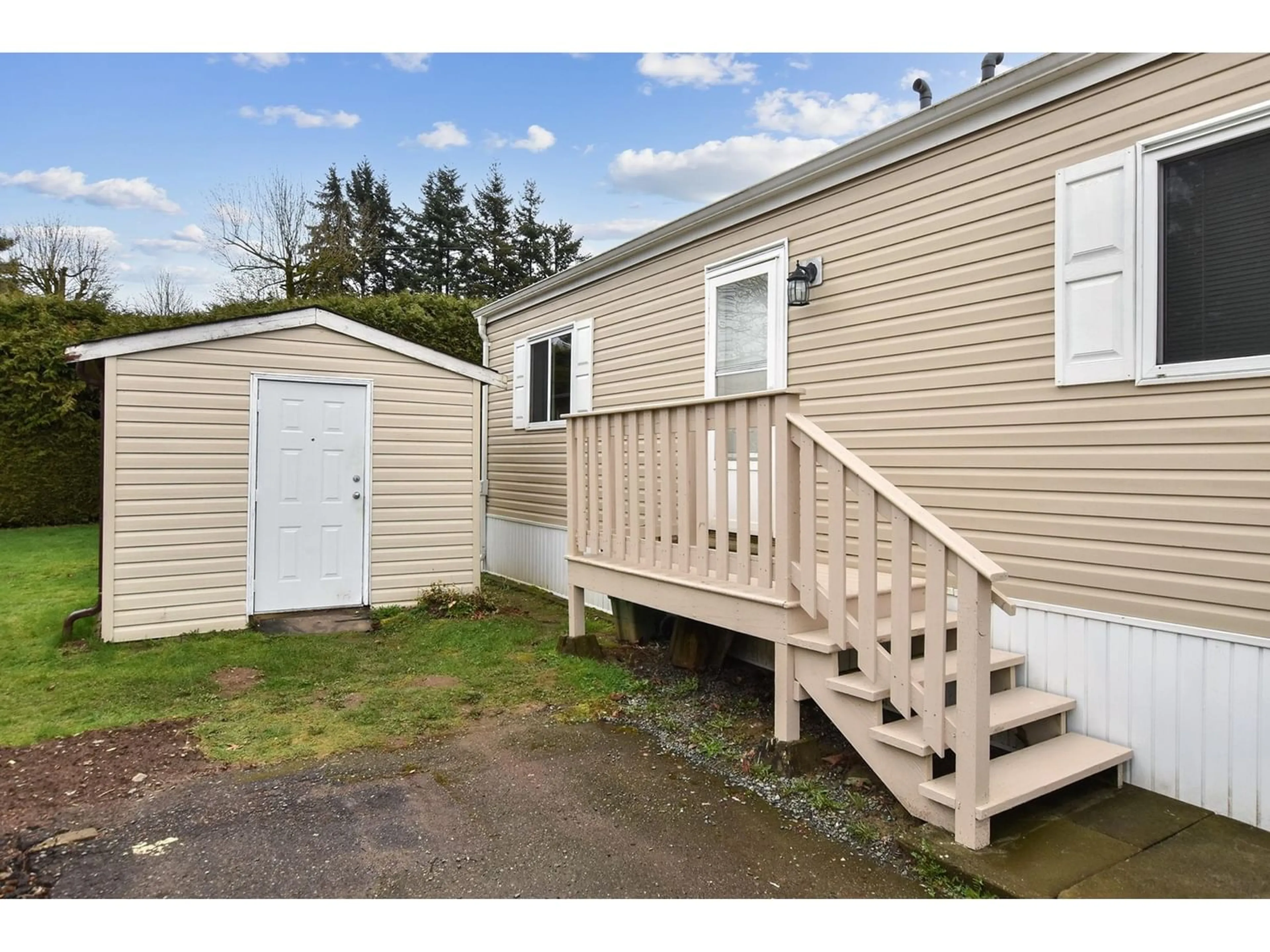 Frontside or backside of a home for 5 2035 MARTENS STREET, Abbotsford British Columbia V2T6M3