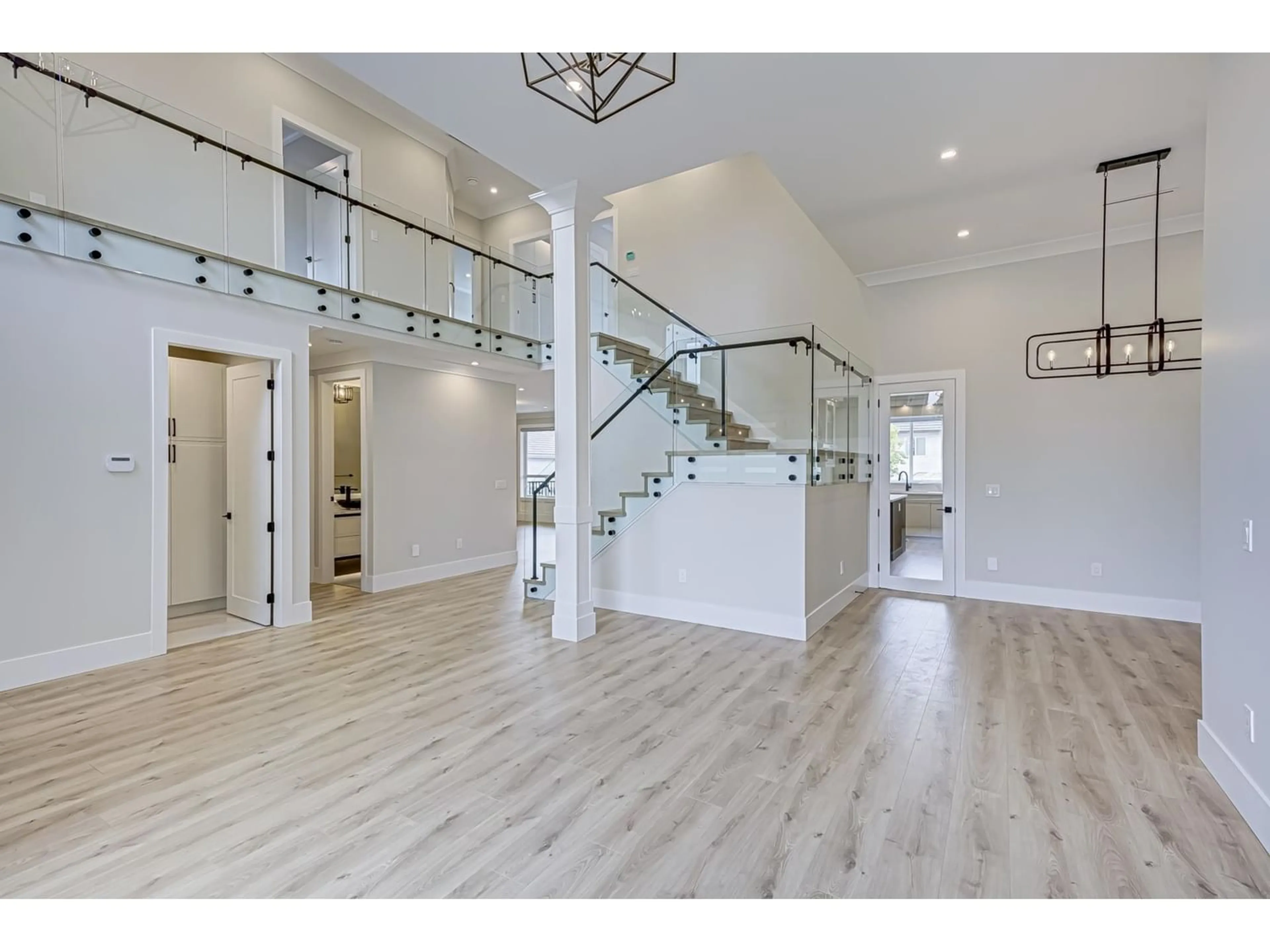 Indoor entryway for 7620 144A STREET, Surrey British Columbia V3S9K8