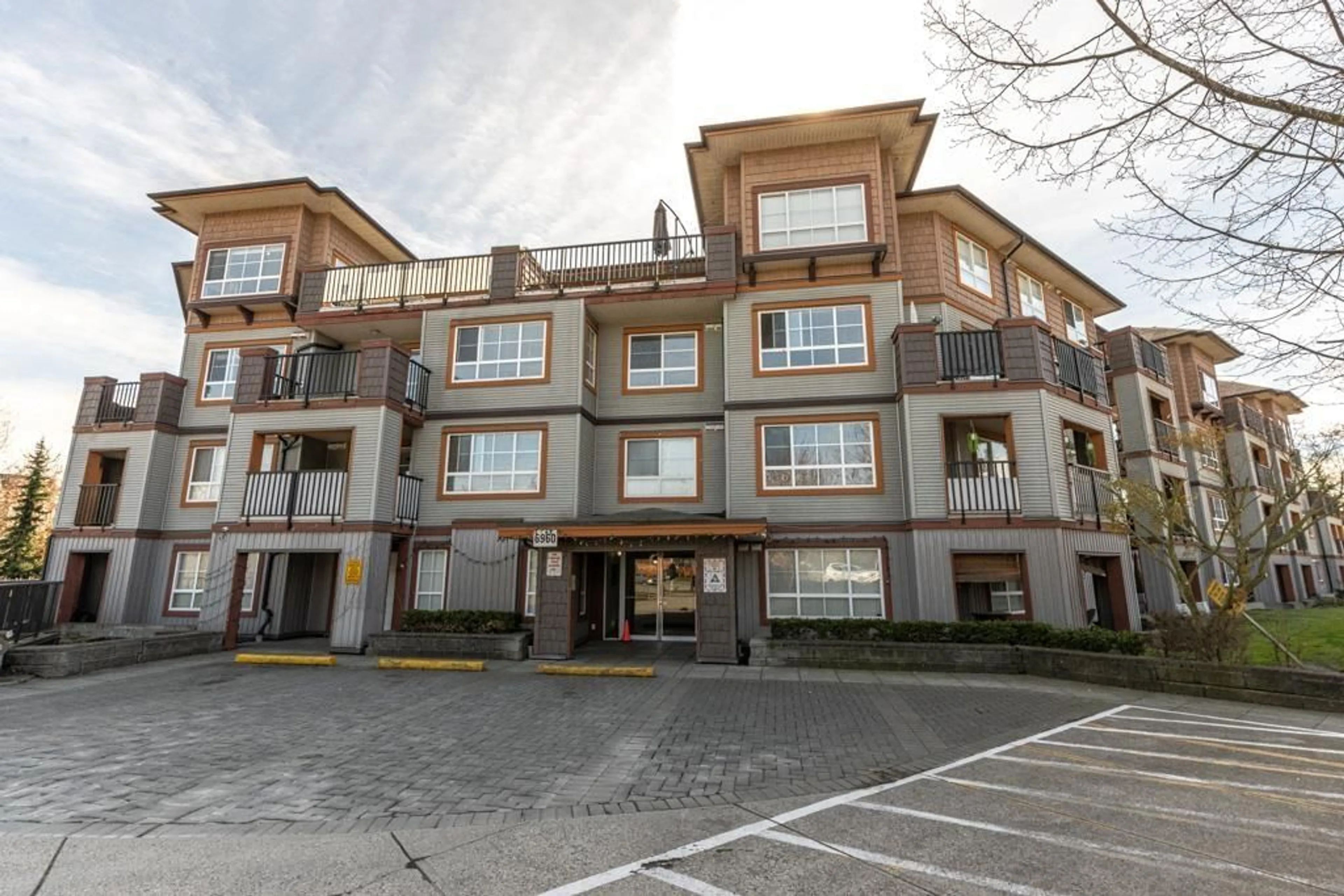 A pic from exterior of the house or condo for 408 6960 120 STREET, Surrey British Columbia V3W1V4