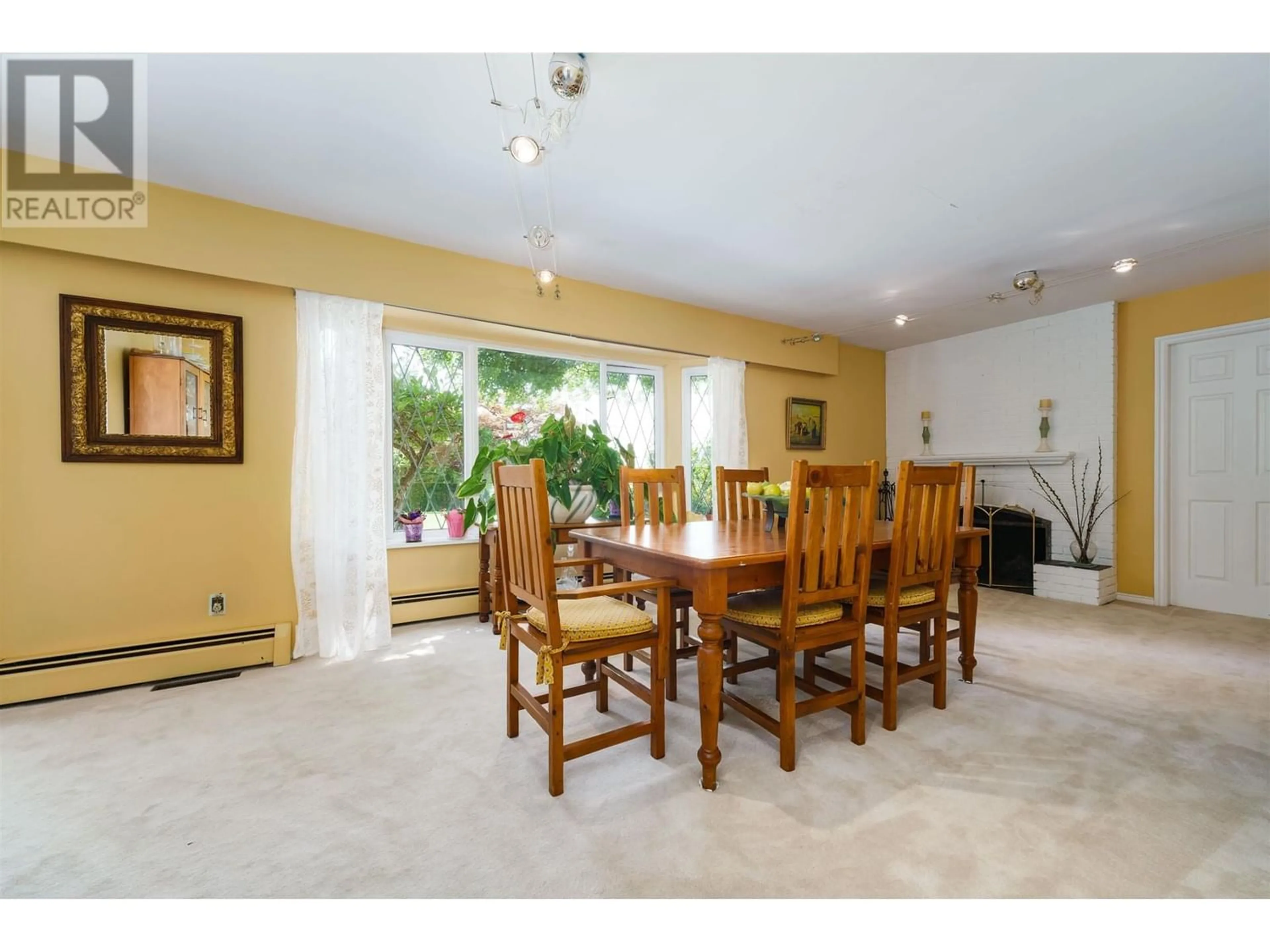 Dining room for 163 STEVENS DRIVE, West Vancouver British Columbia V7S1C3