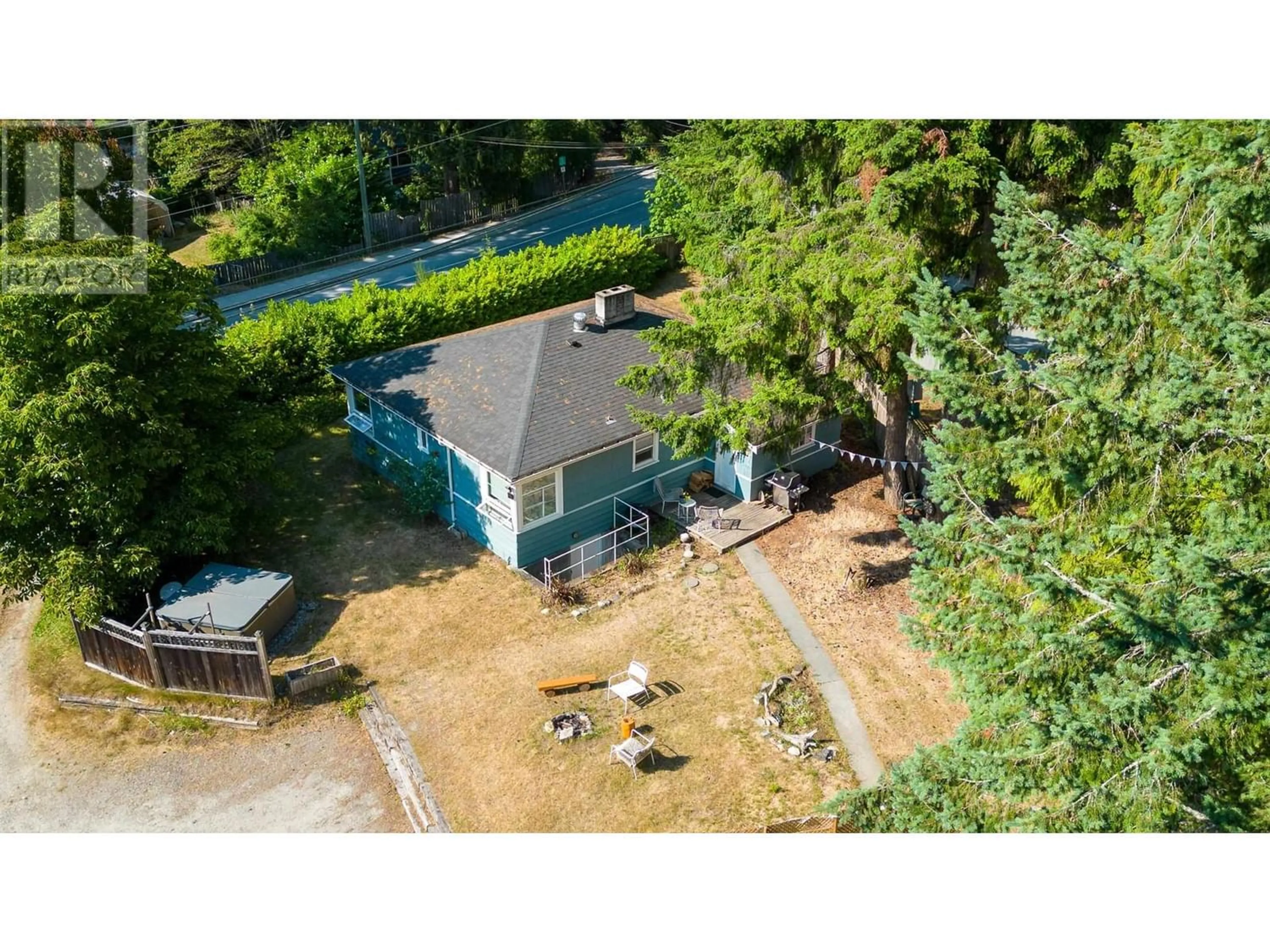 Fenced yard for 5724 E PORPOISE BAY ROAD, Sechelt British Columbia V0N3A3