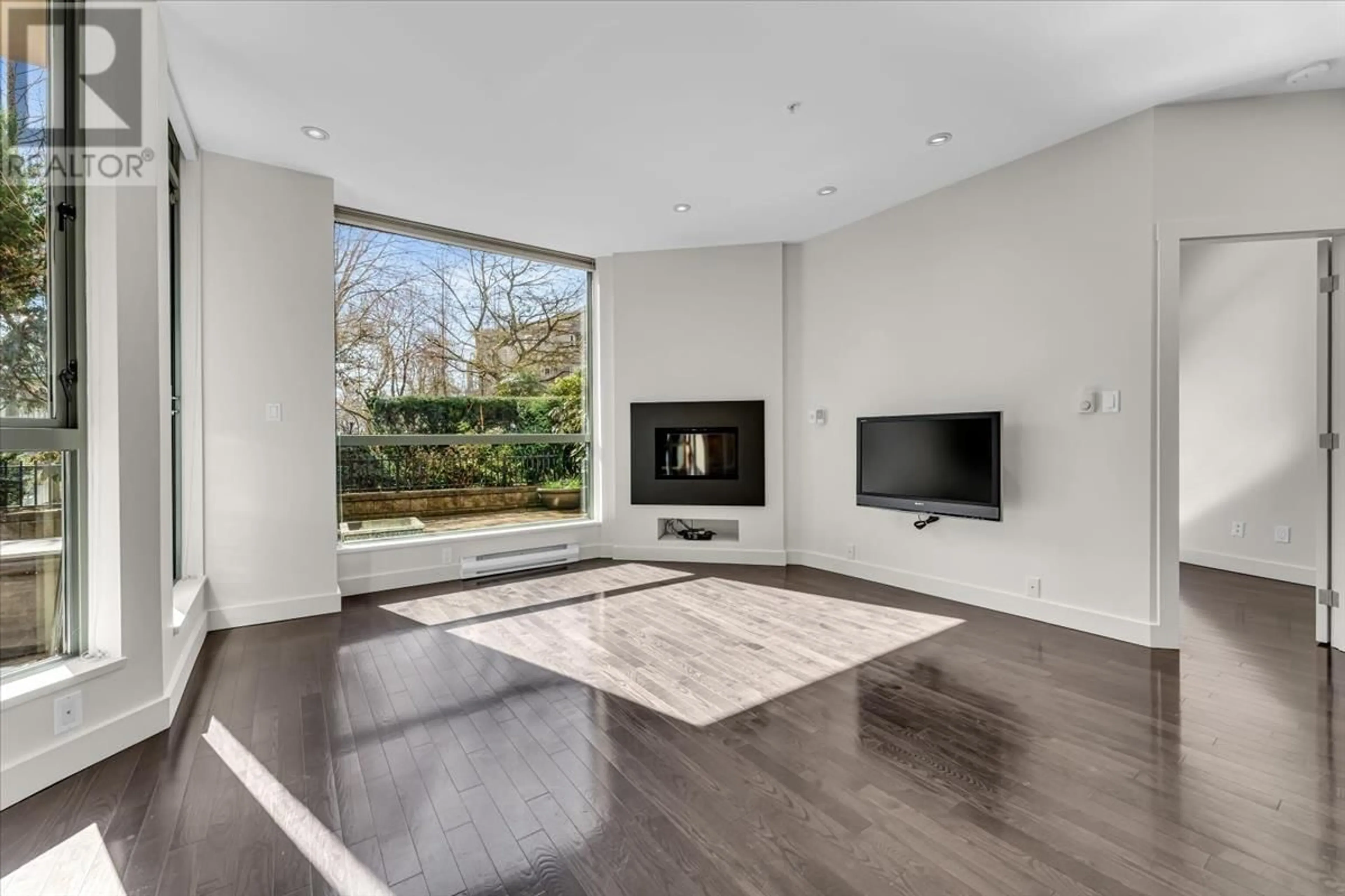 Living room for 106 5657 HAMPTON PLACE, Vancouver British Columbia V6T2H4