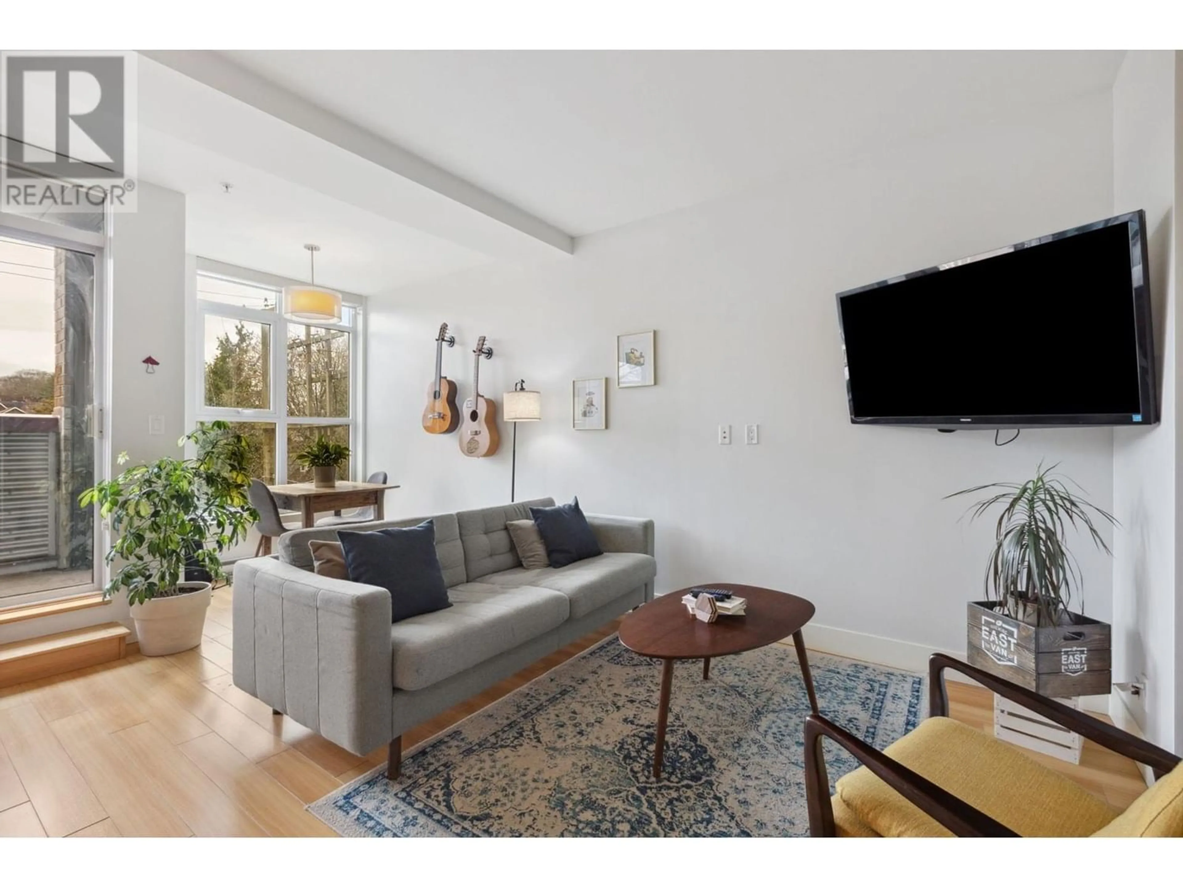 Living room for 305 2250 COMMERCIAL DRIVE, Vancouver British Columbia V5N5P4